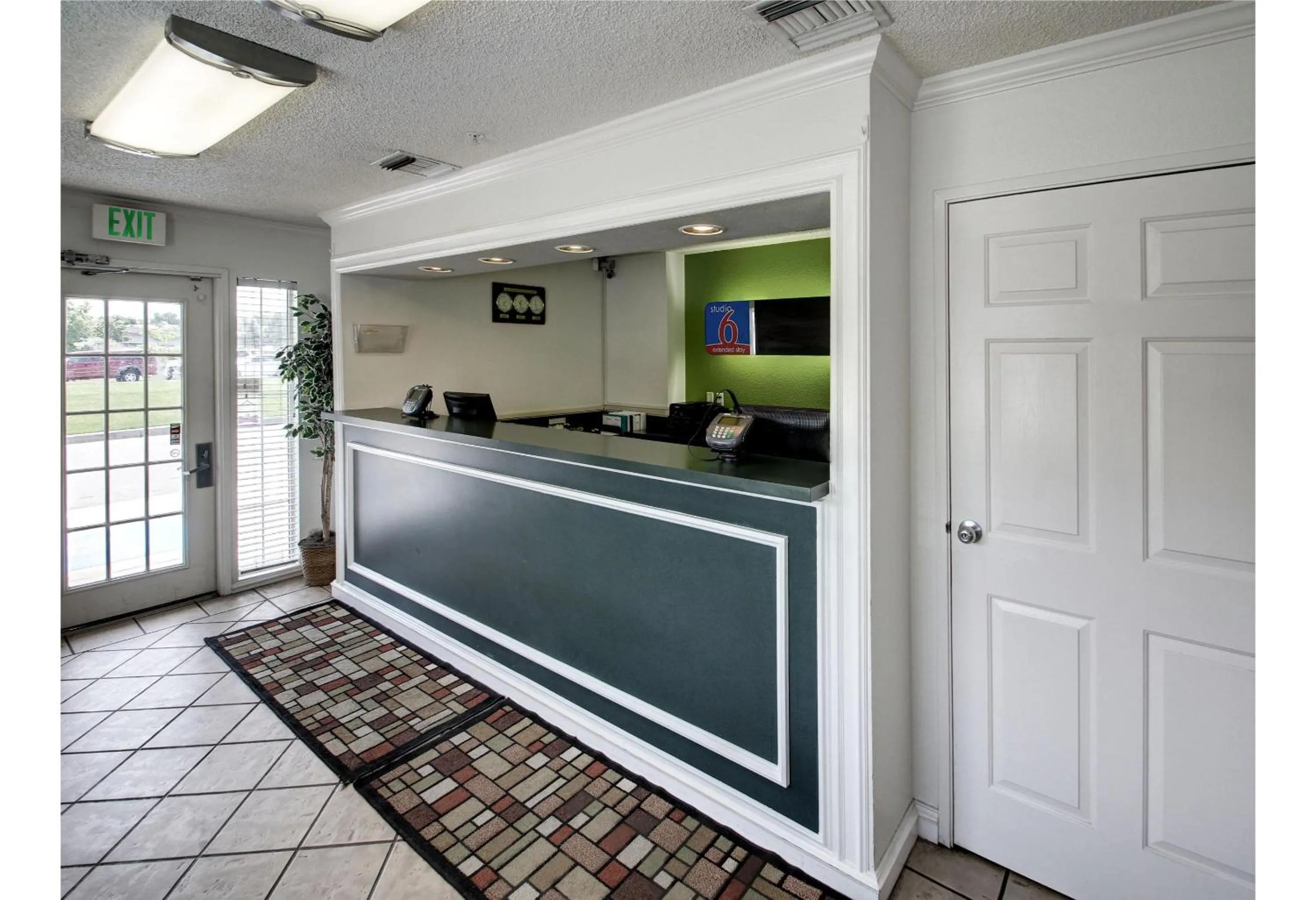 Lobby or reception in Studio 6 - Murray, UT