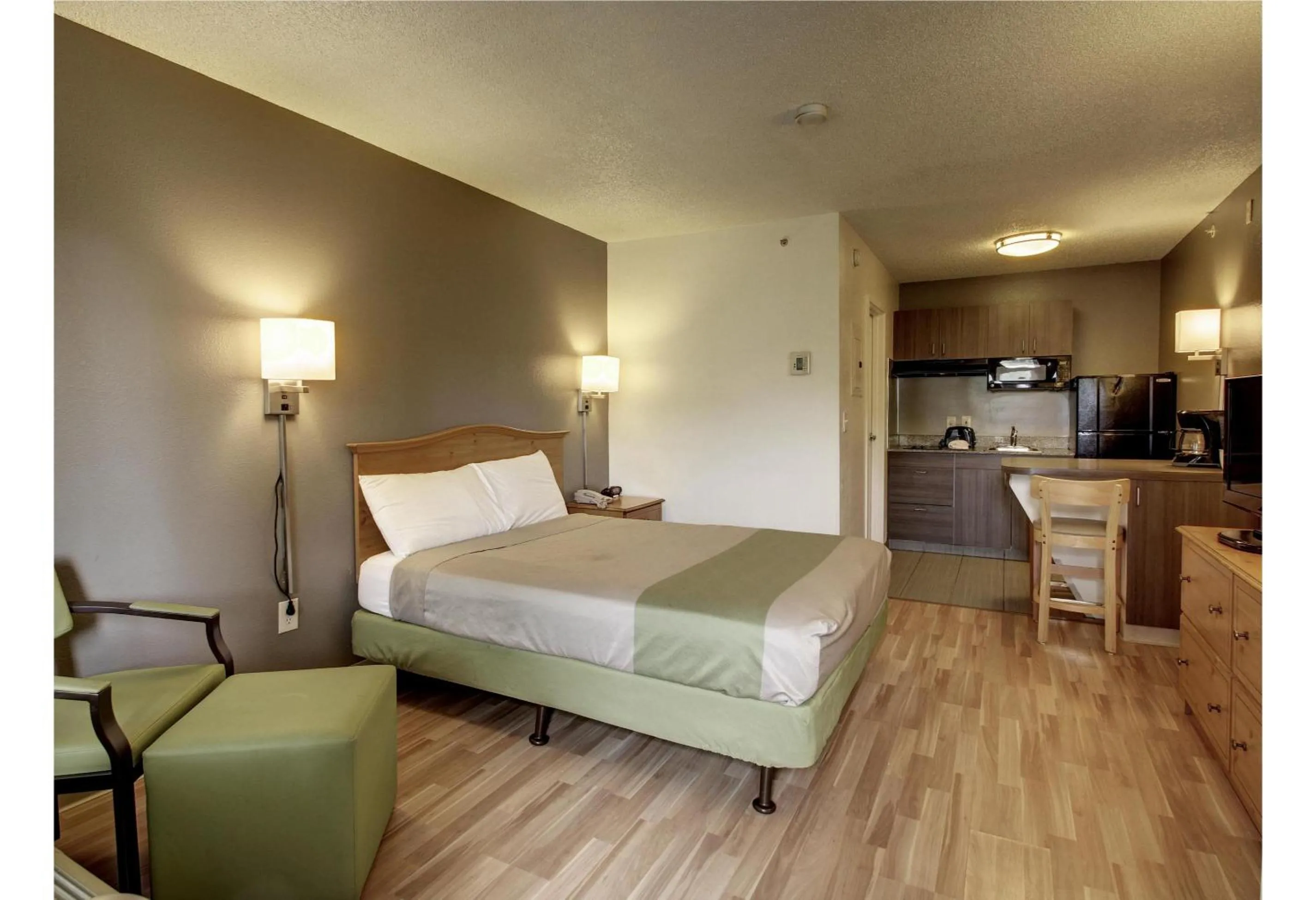 Bedroom, Bed in Studio 6 - Murray, UT