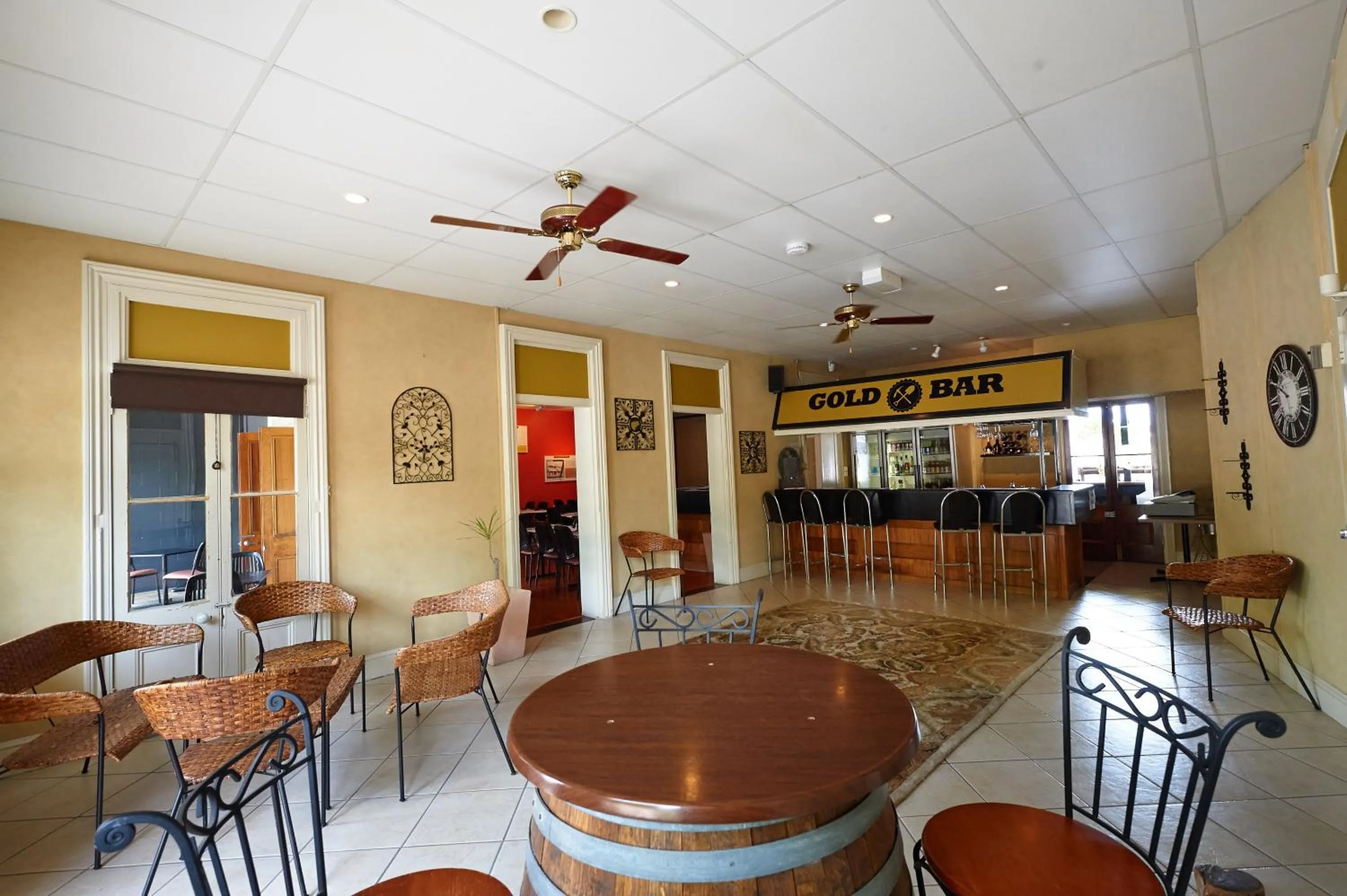 Lounge or bar in Commercial Hotel