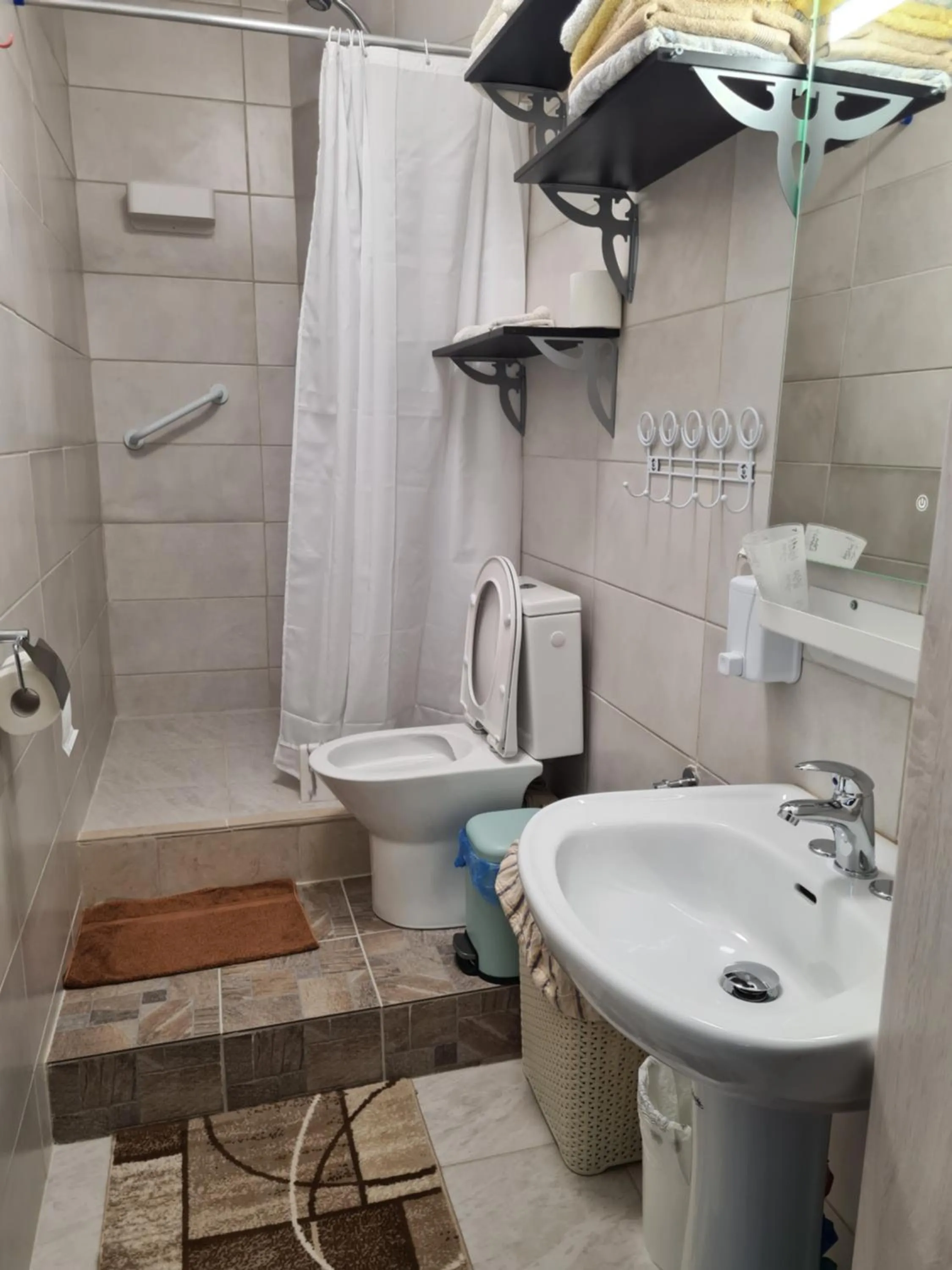 Shower in Villa George - Family Holidays