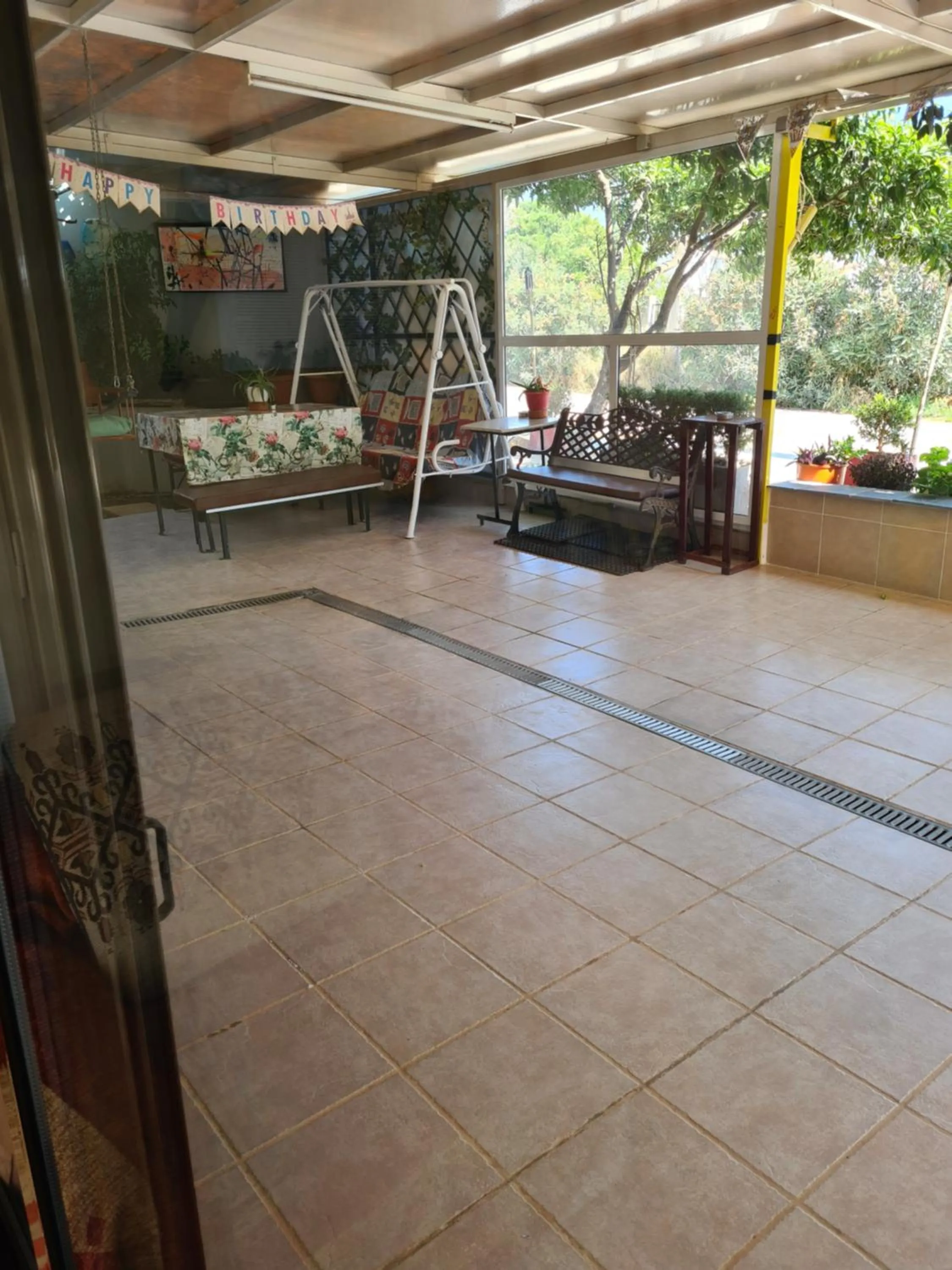 Patio in Villa George - Family Holidays