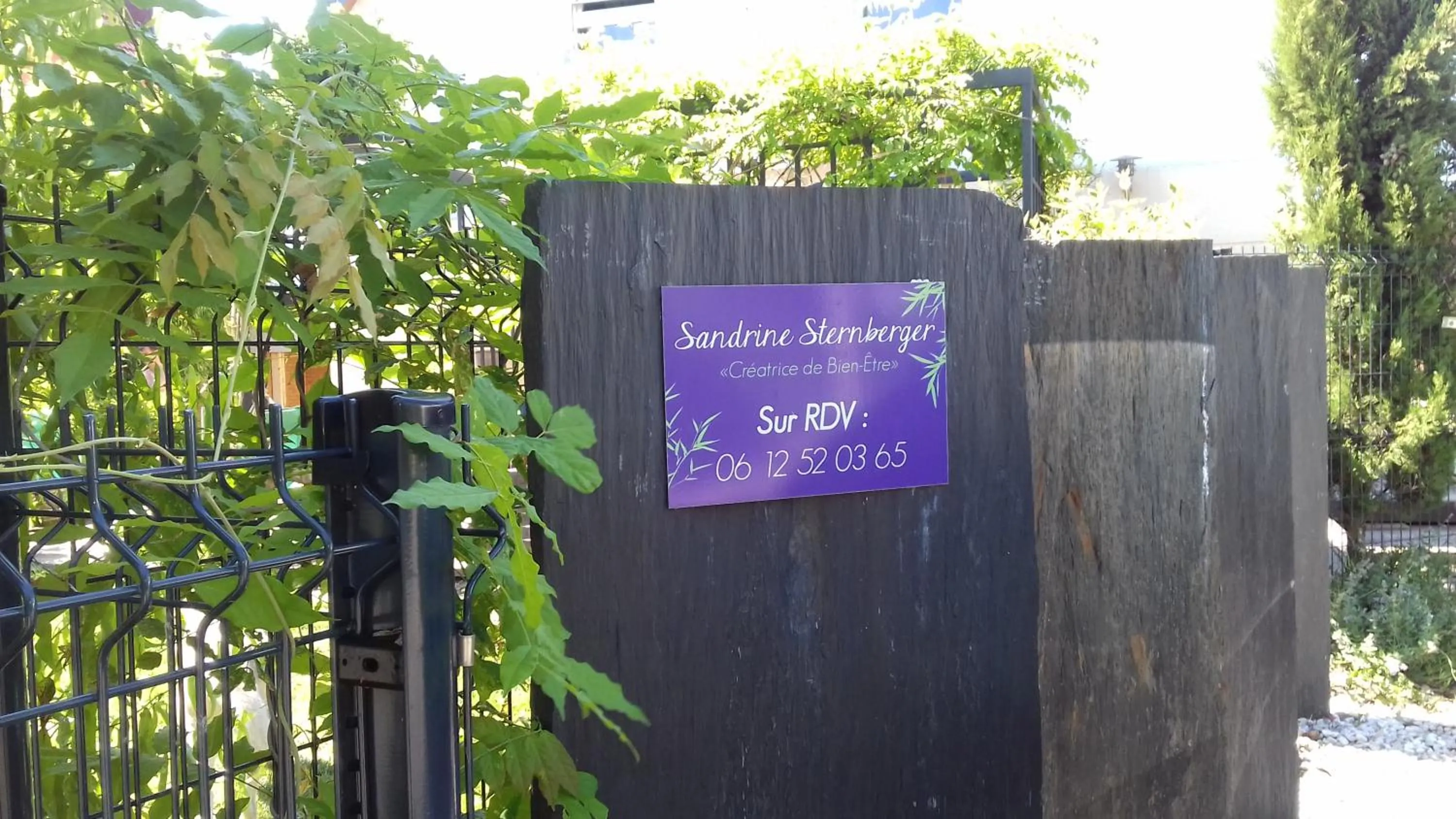 Logo/Certificate/Sign in La Maison D'ayona