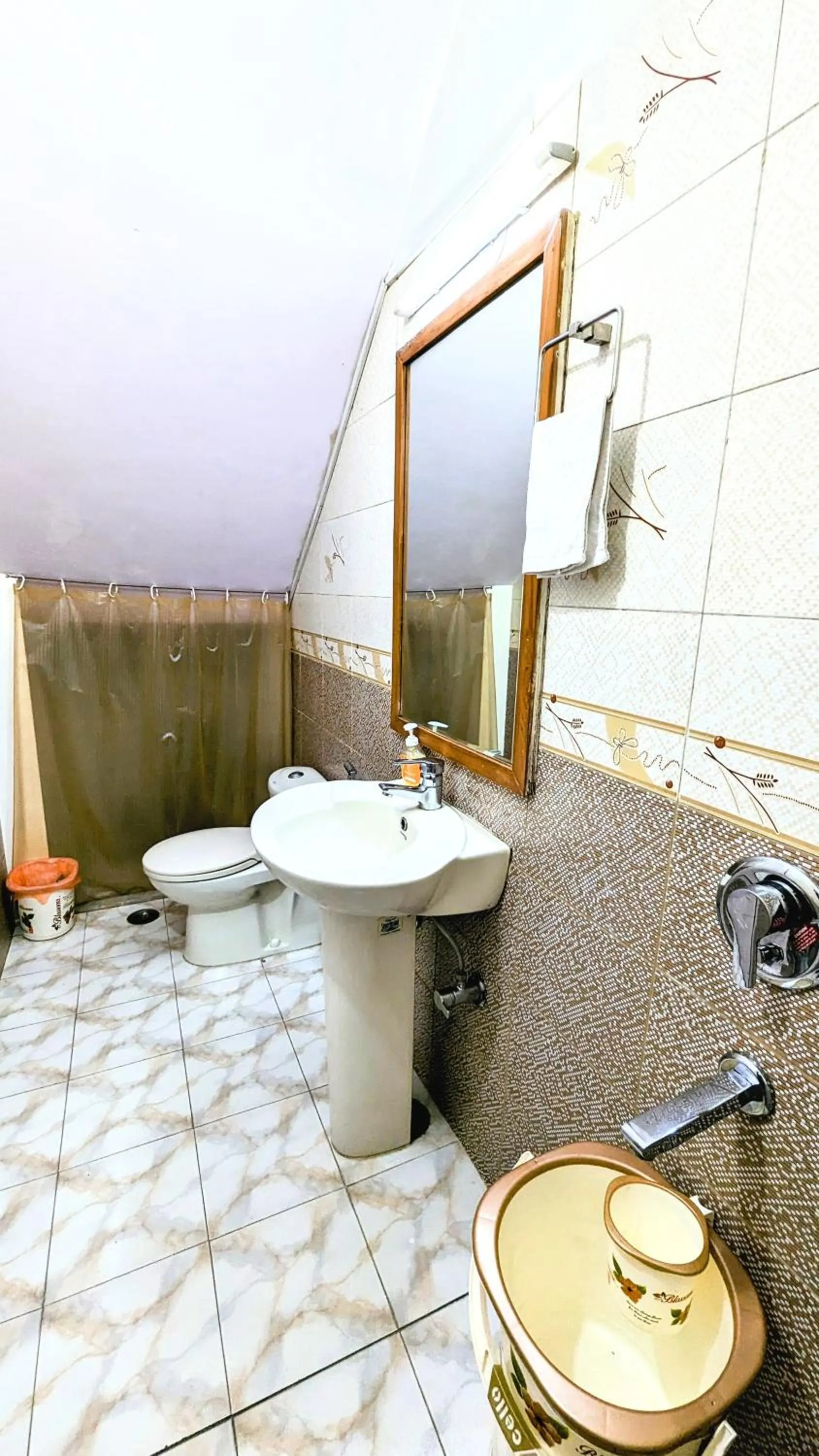 Shower in The Thistle Lodge