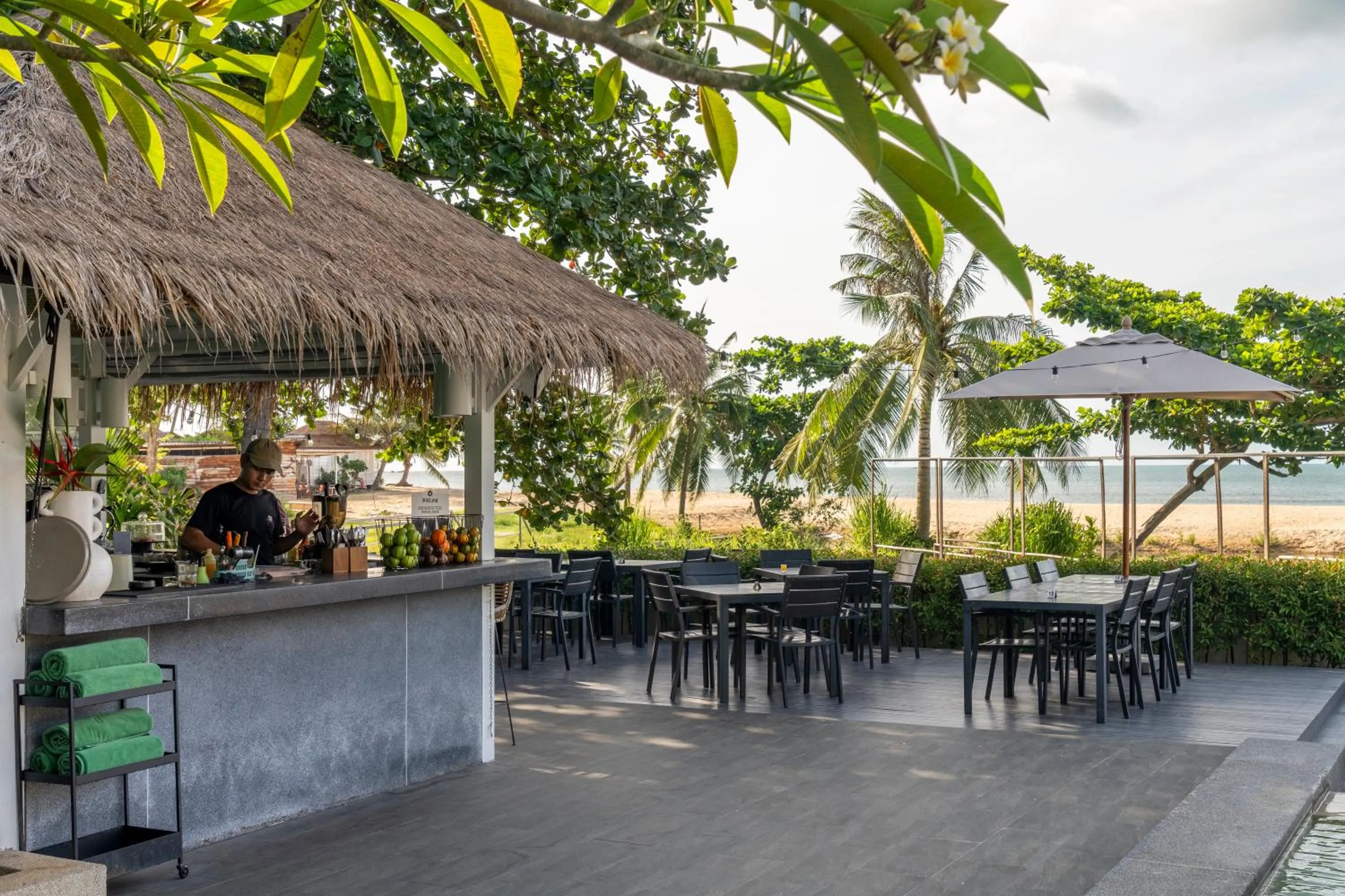 Dining area in Zara Beach Resort Koh Samui