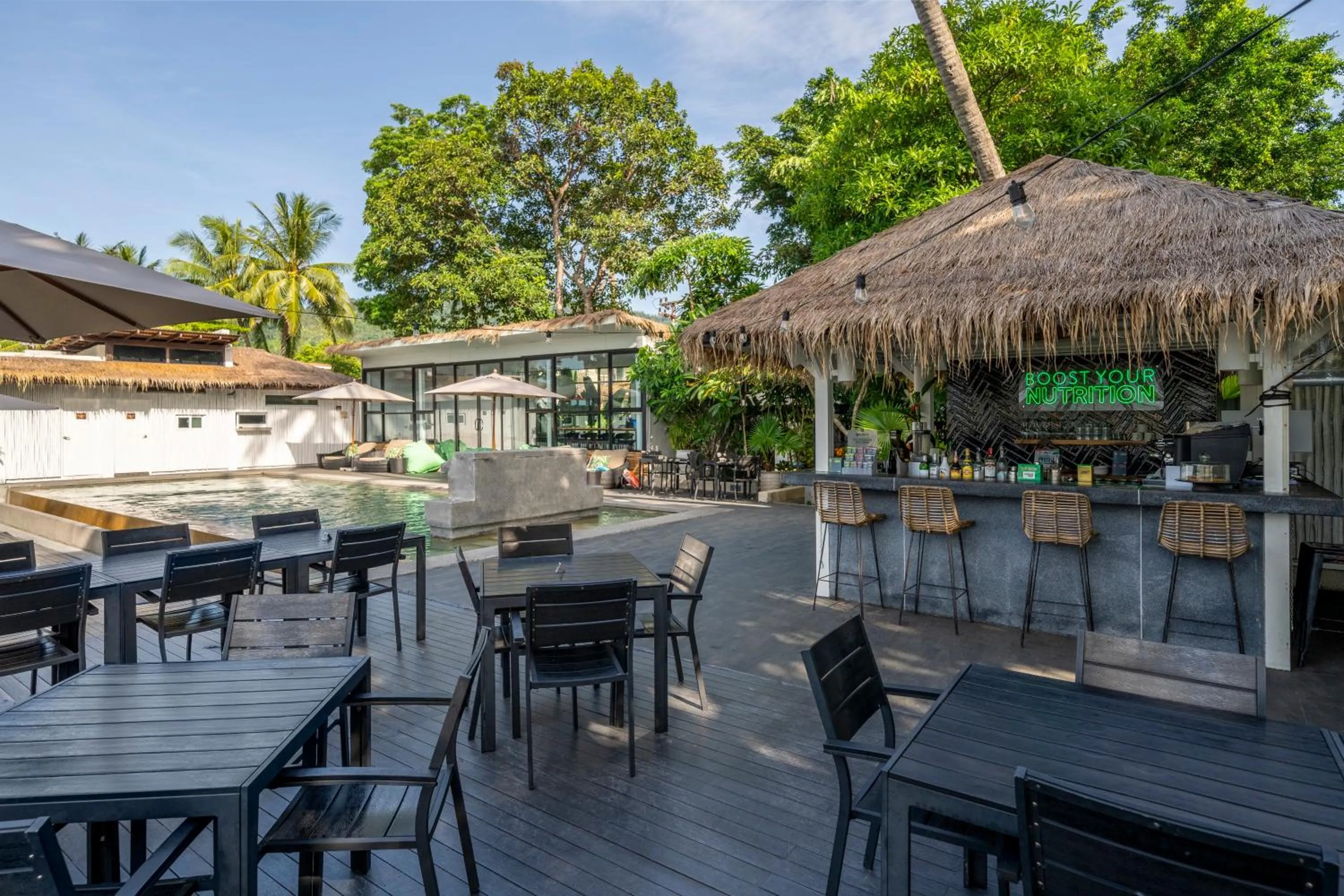 Dining area in Zara Beach Resort Koh Samui