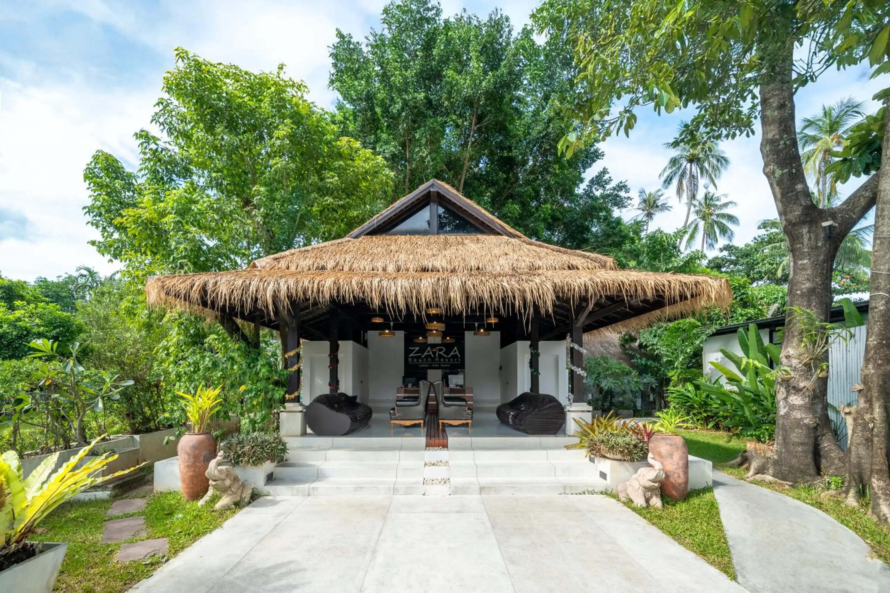 Property building in Zara Beach Resort Koh Samui Property building in Zara Beach Resort Koh Samui