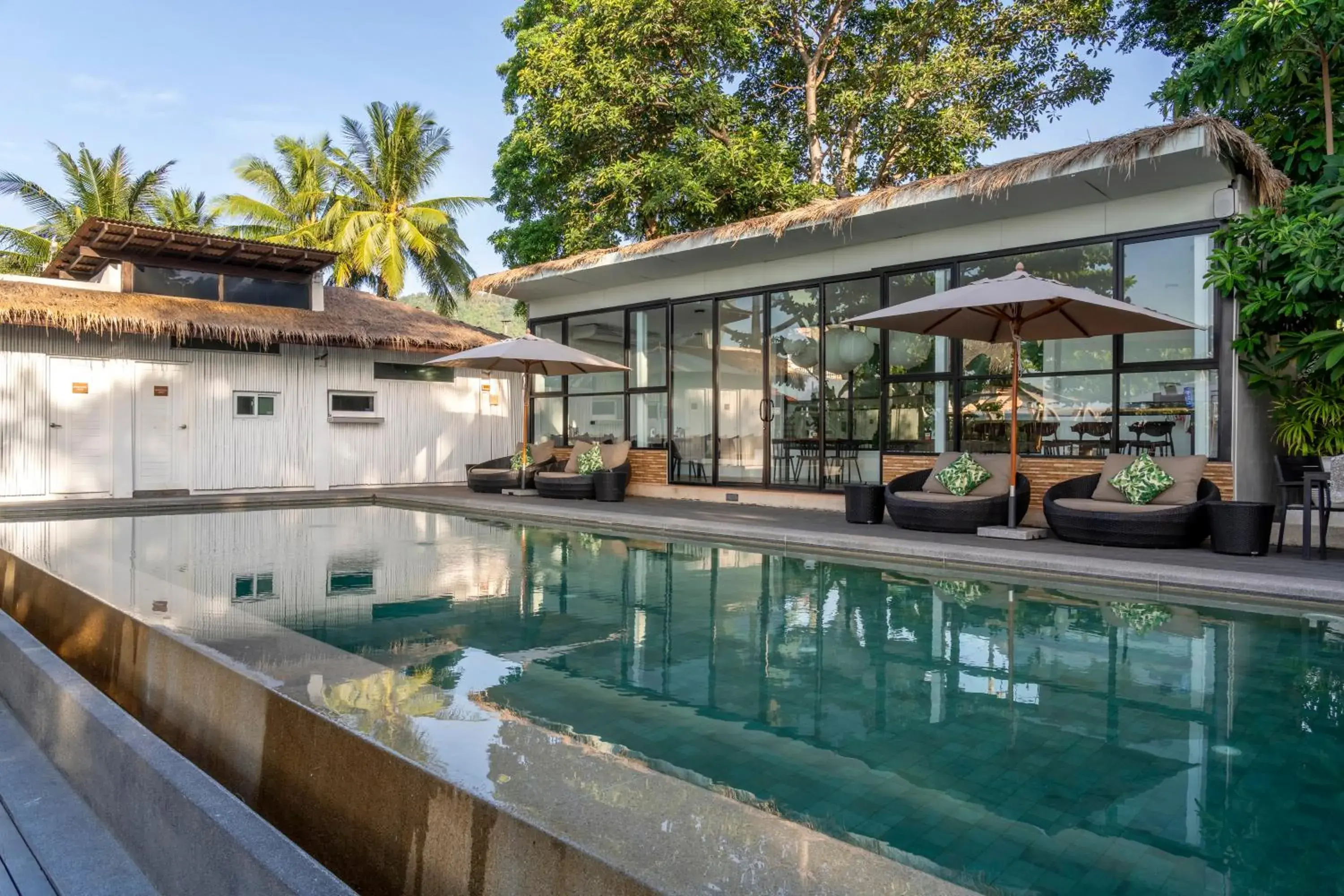 Swimming pool in Zara Beach Resort Koh Samui Swimming pool in Zara Beach Resort Koh Samui