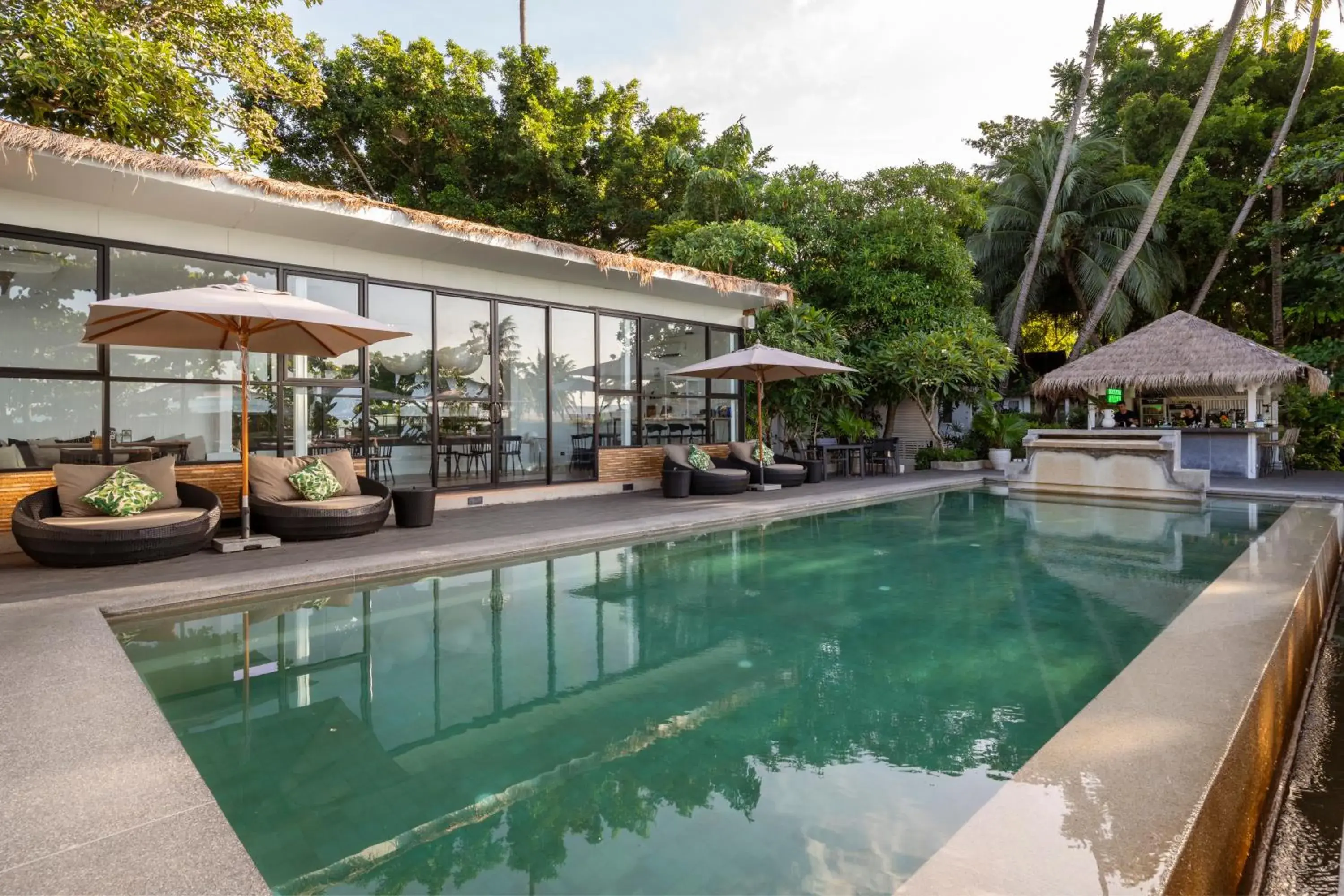 Swimming pool in Zara Beach Resort Koh Samui Swimming pool in Zara Beach Resort Koh Samui