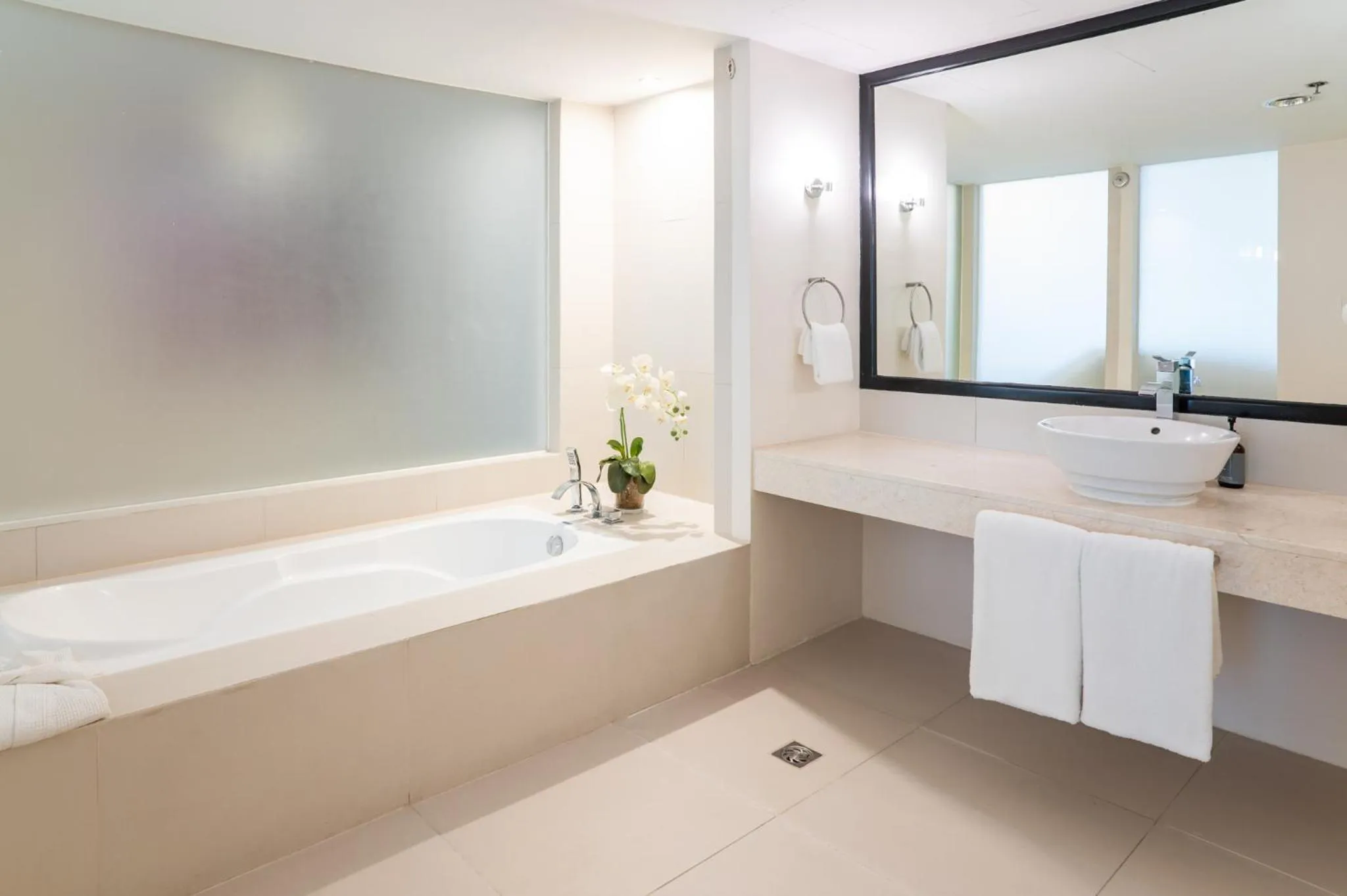 Bath in The Picasso Boutique Serviced Residences Managed by HII