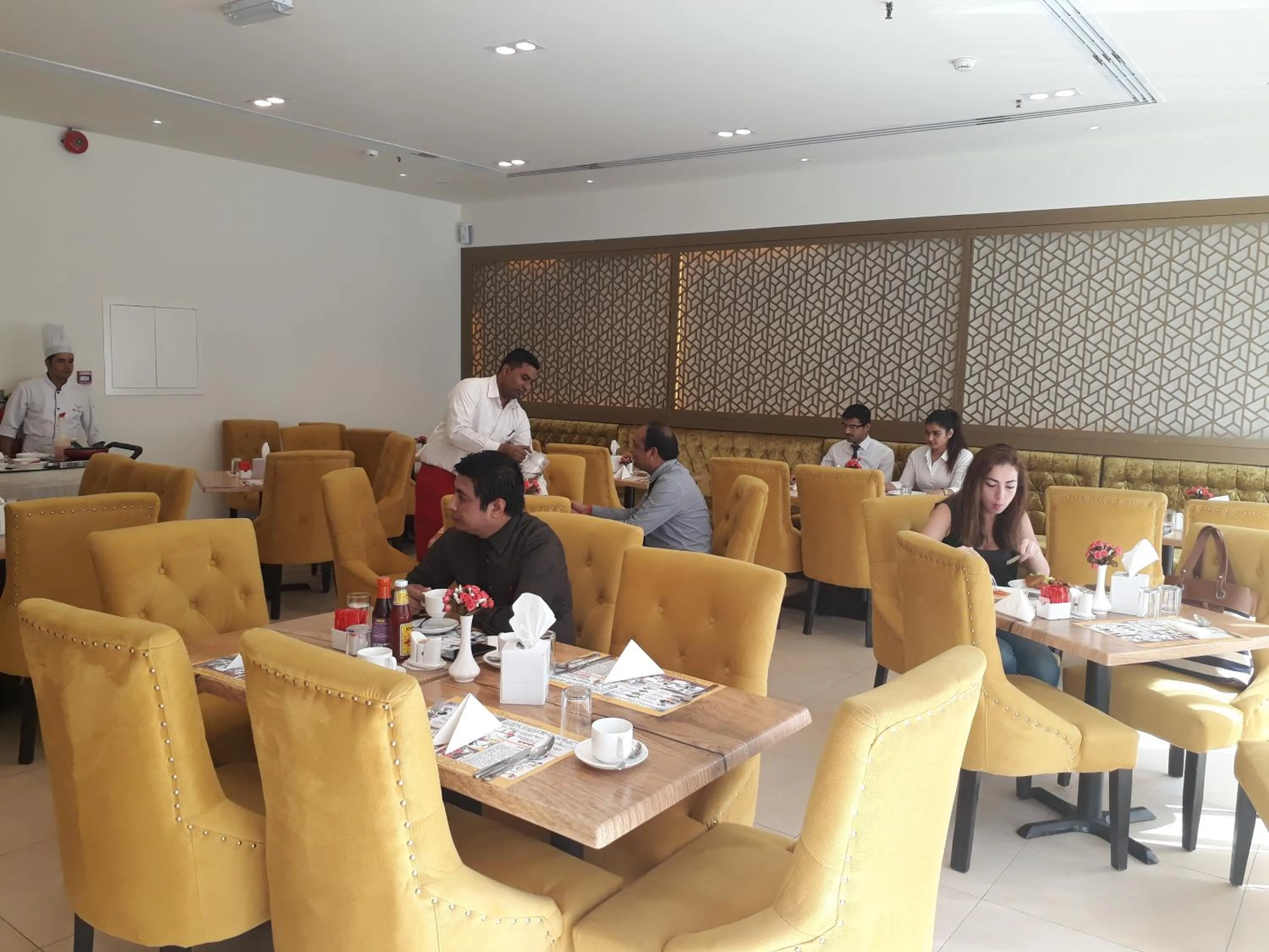 Restaurant/places to eat in Royal Falcon Hotel