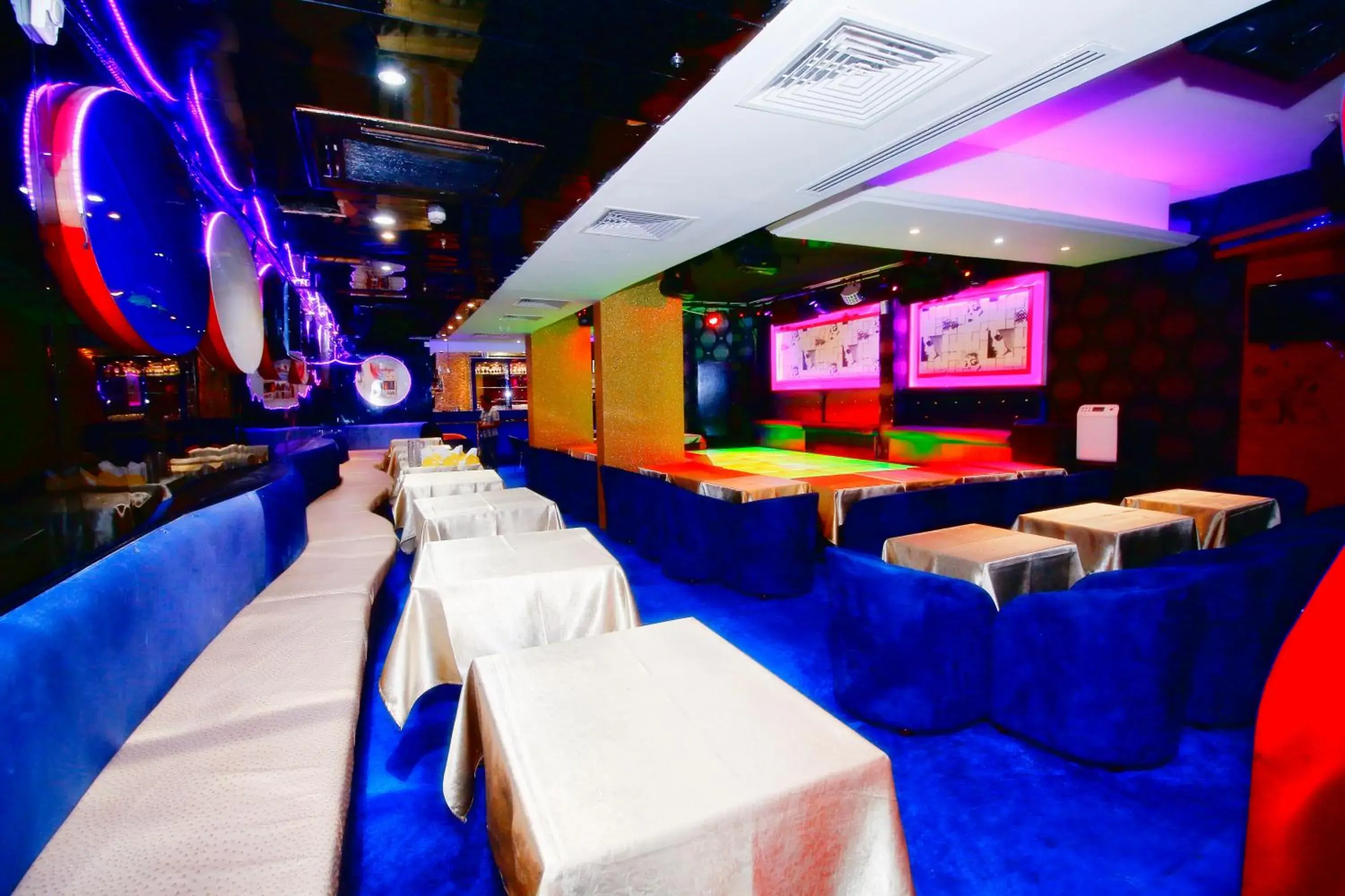 Restaurant/places to eat in Royal Falcon Hotel Restaurant/places to eat in Royal Falcon Hotel