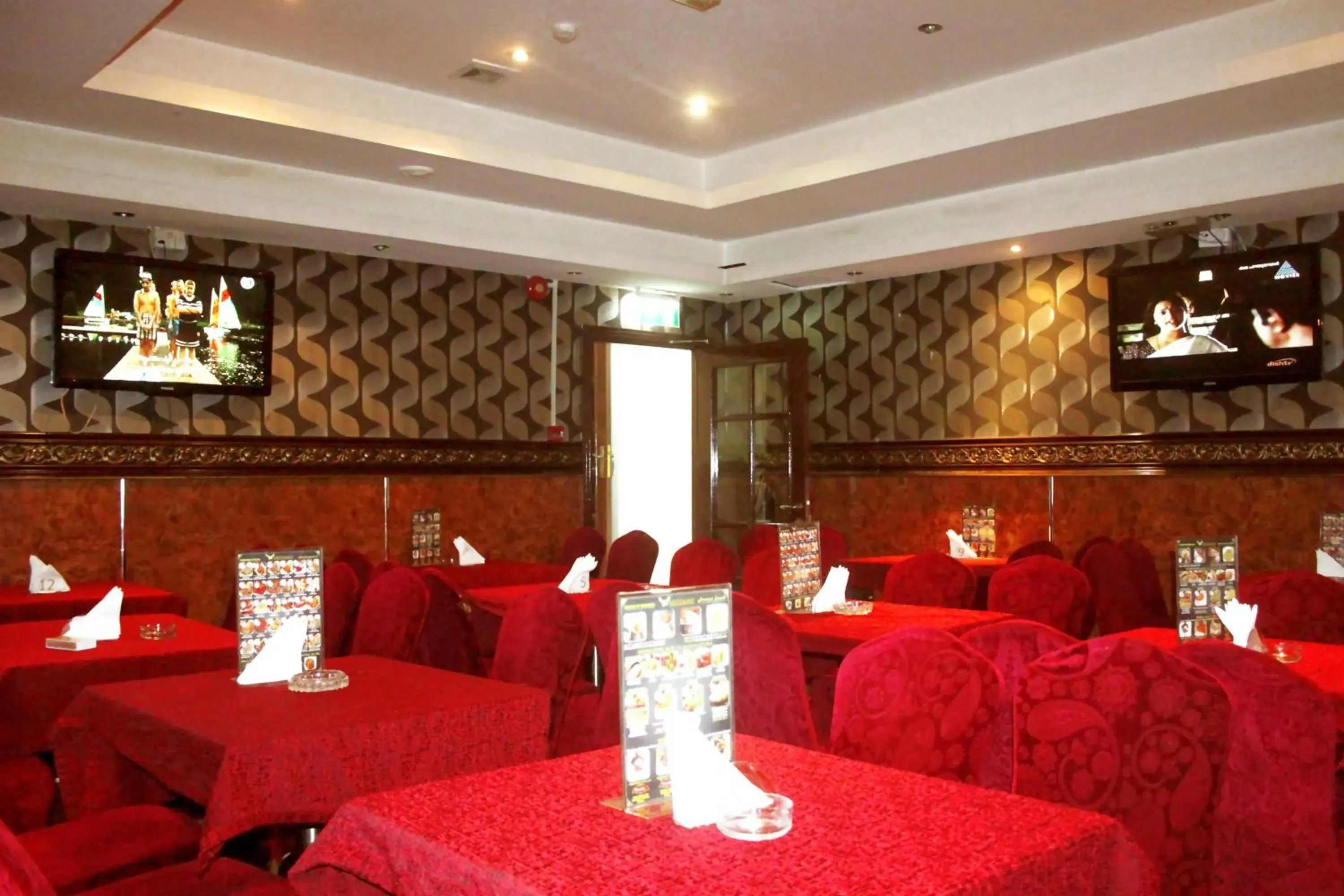 Restaurant/places to eat in Royal Falcon Hotel Restaurant/places to eat in Royal Falcon Hotel
