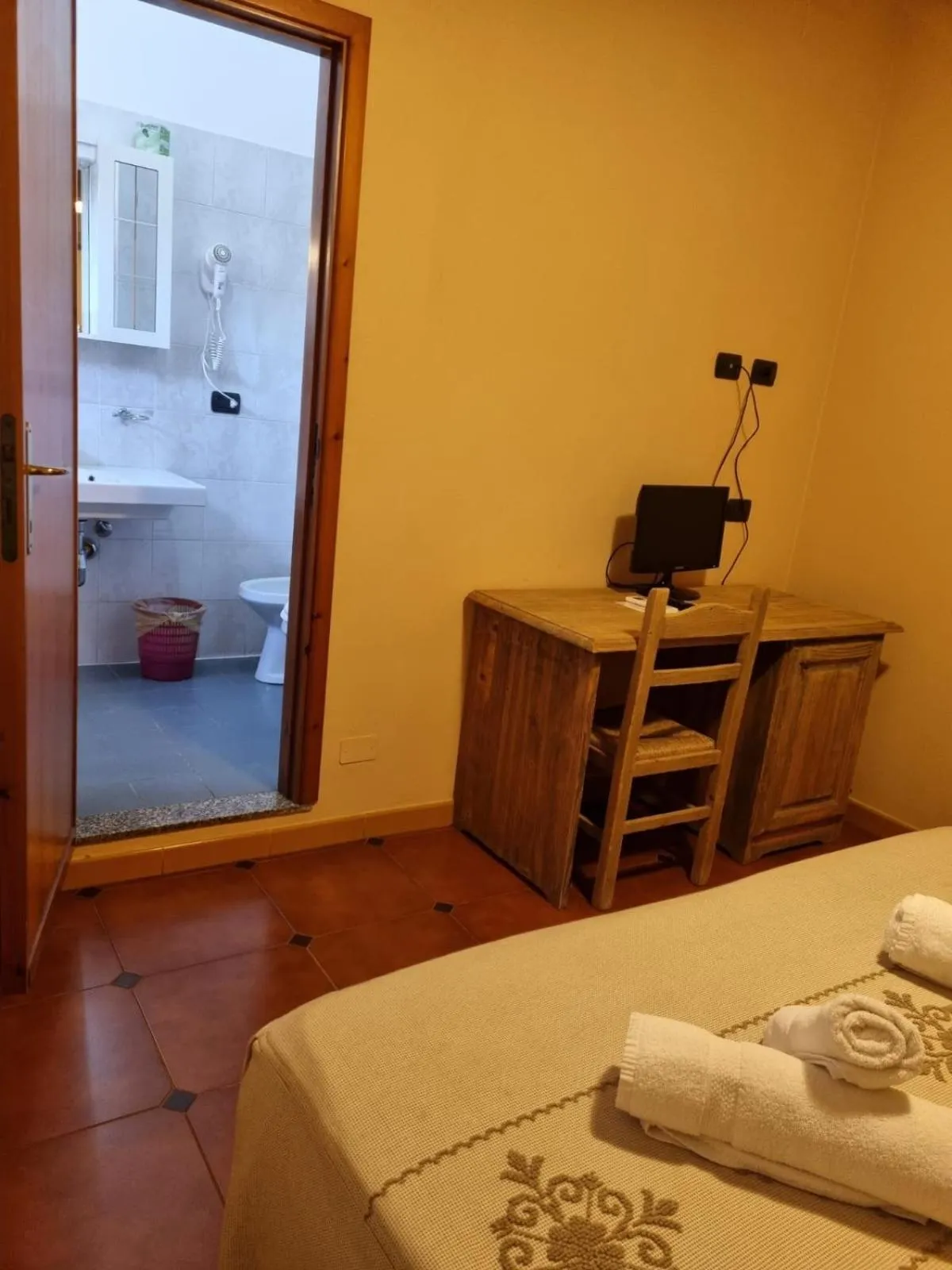 Photo of the whole room, Bed in Hotel Plammas