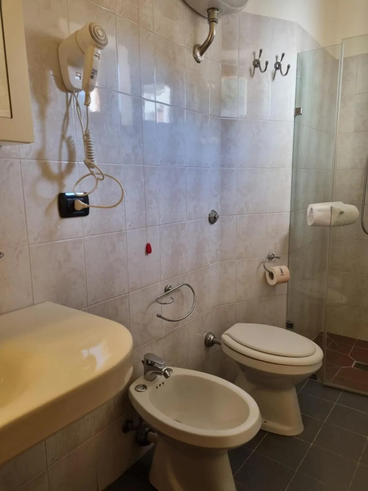 Shower in Hotel Plammas