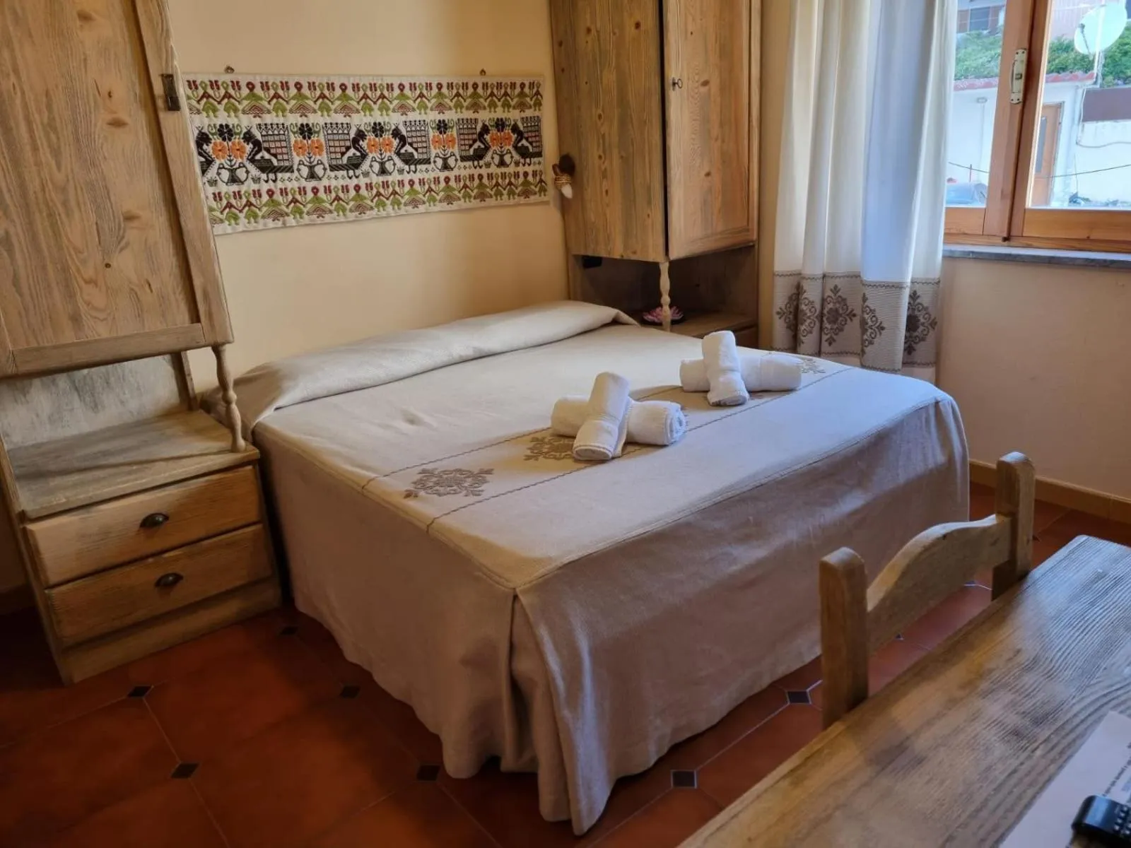 towels, Bed in Hotel Plammas