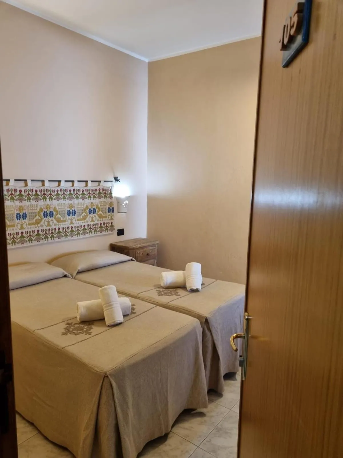 Photo of the whole room, Bed in Hotel Plammas