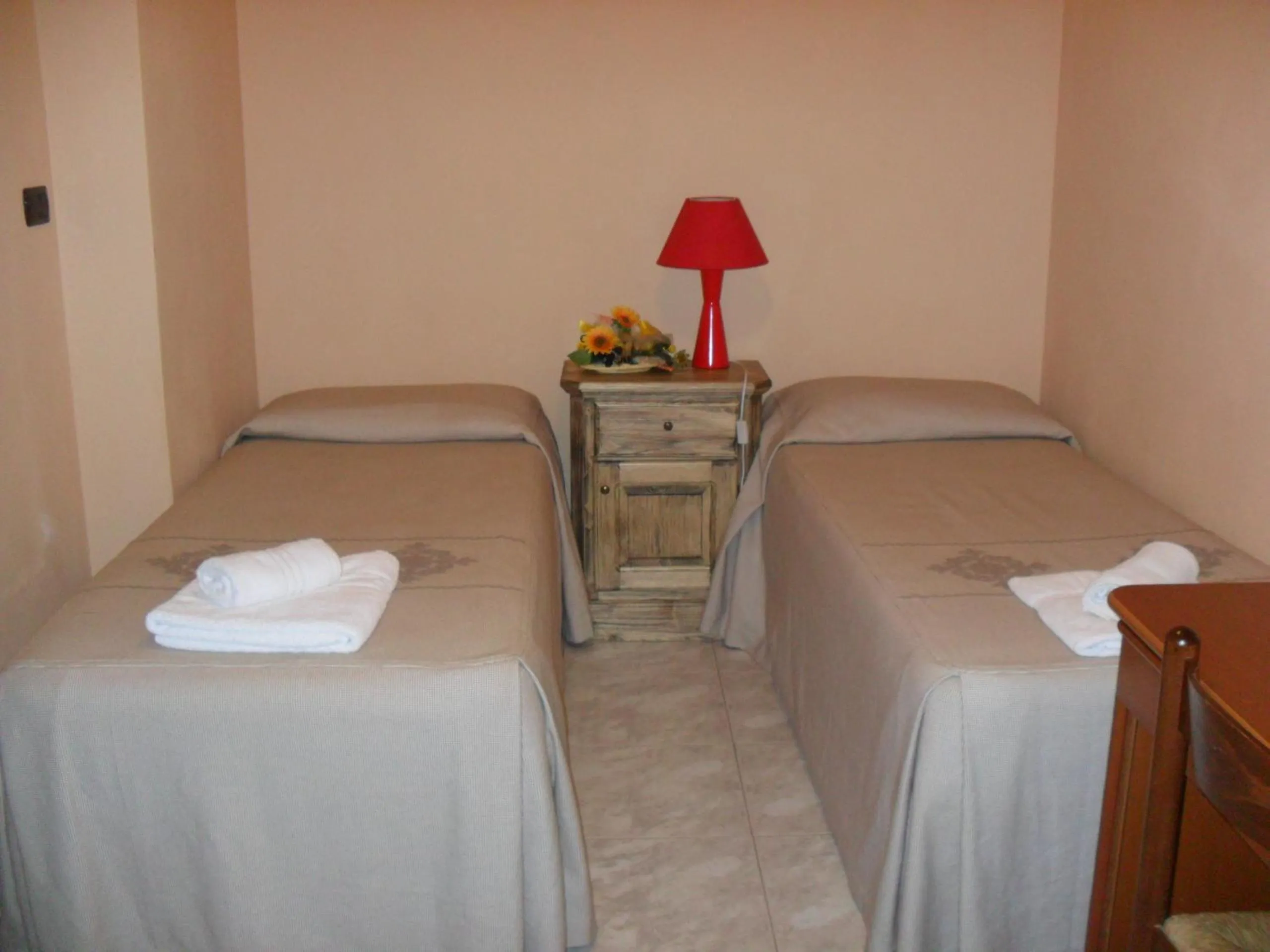 Photo of the whole room, Bed in Hotel Plammas