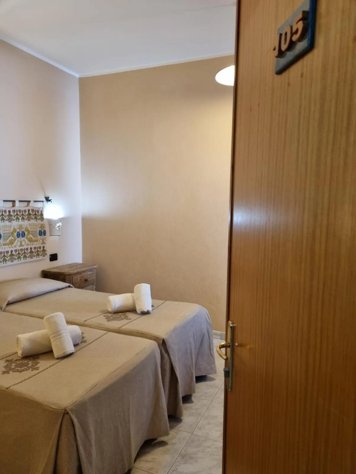 Photo of the whole room, Bed in Hotel Plammas