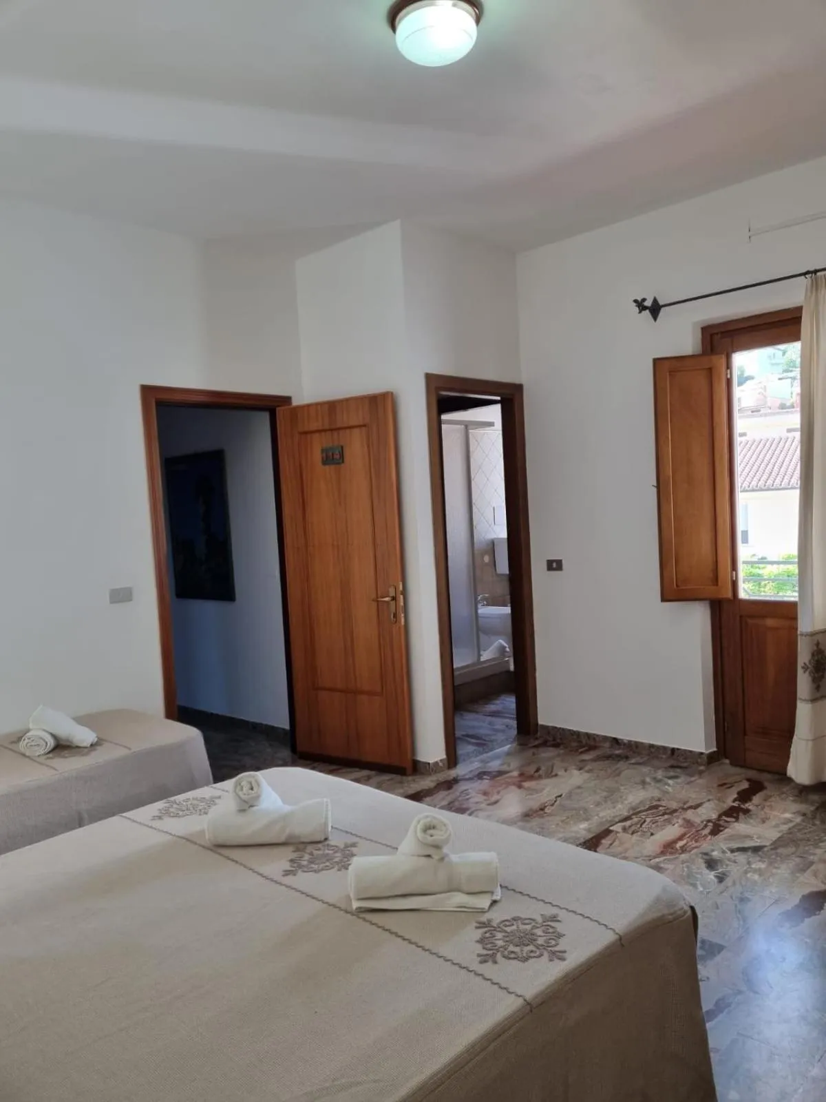 Photo of the whole room, Bed in Hotel Plammas