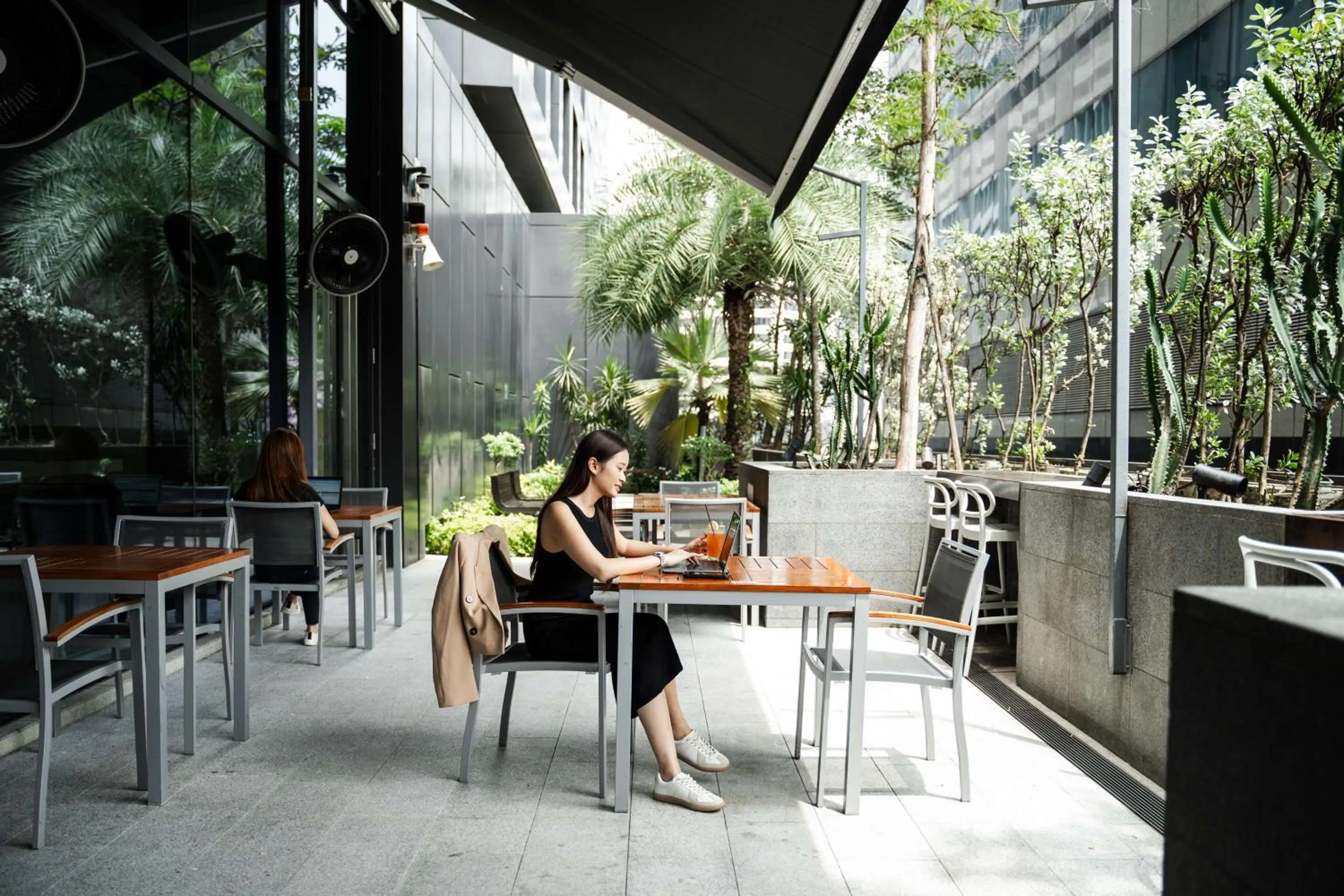 Lounge or bar in YOTEL Singapore Orchard Road