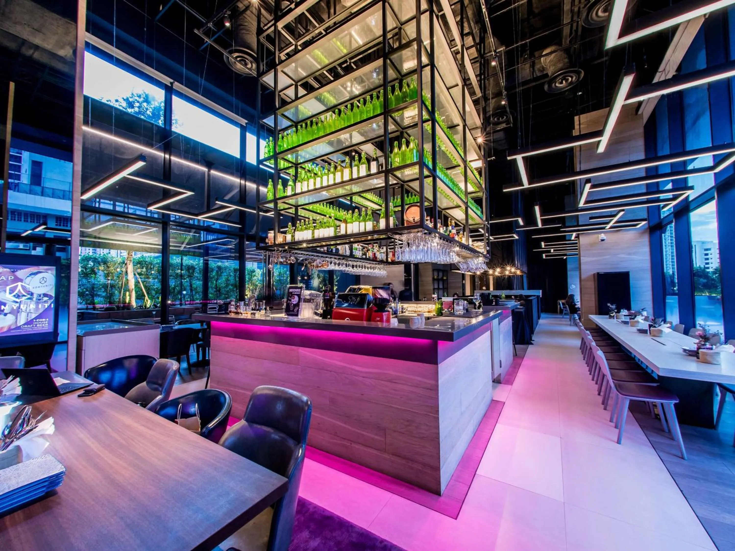 Restaurant/places to eat in YOTEL Singapore Orchard Road