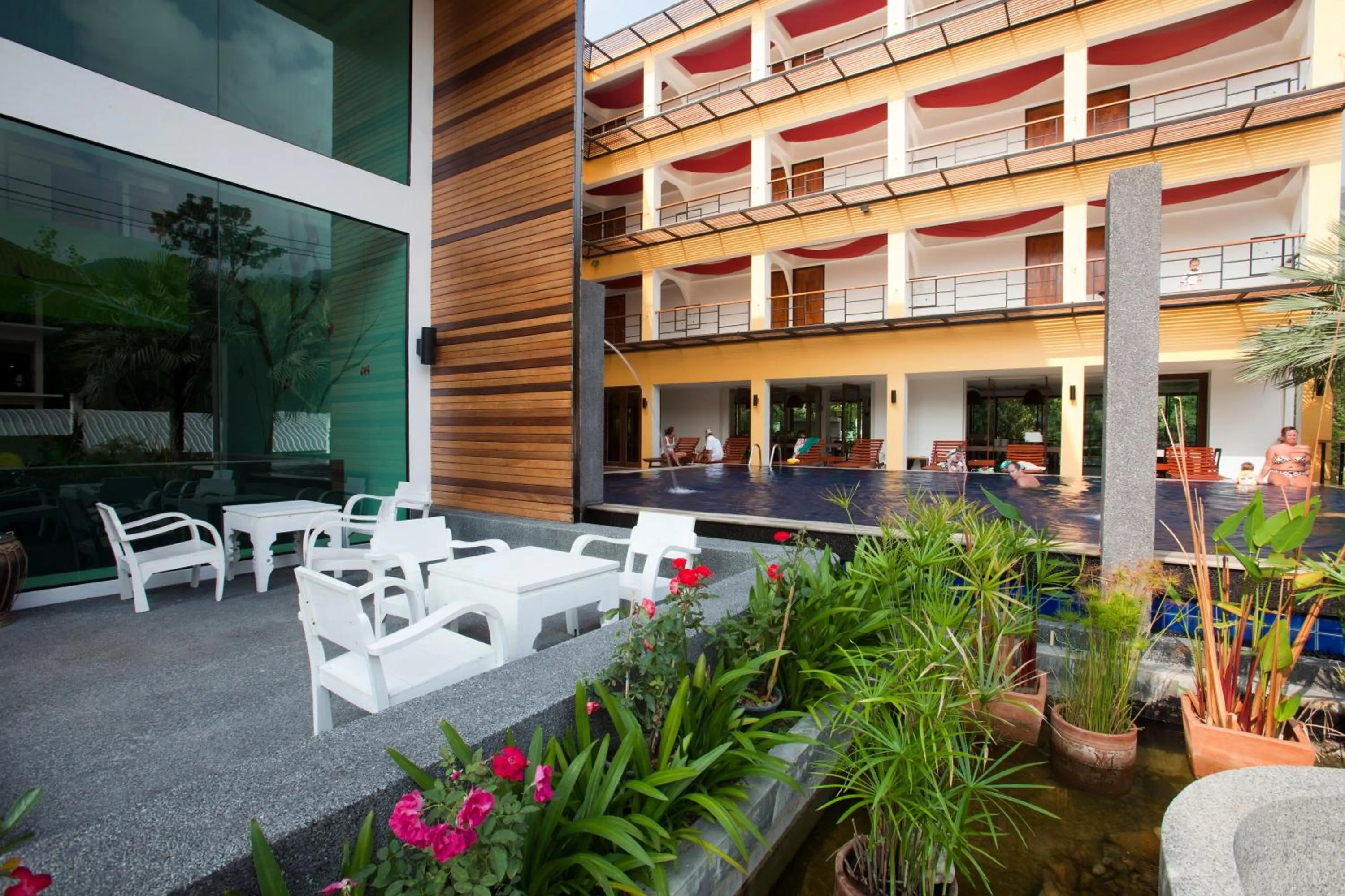 Restaurant/places to eat in Keeree Ele Resort