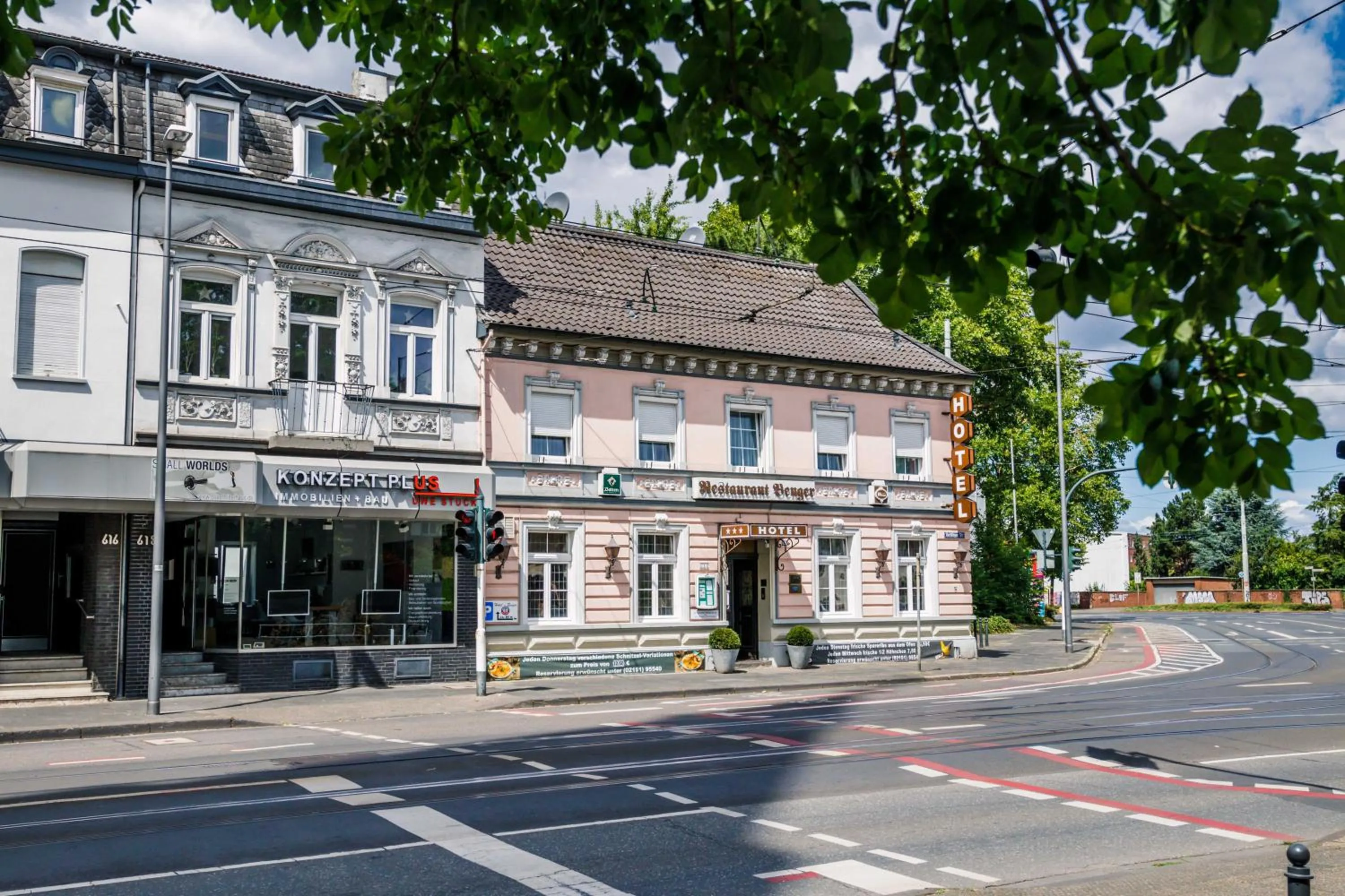 Property building in Hotel Restaurant Benger