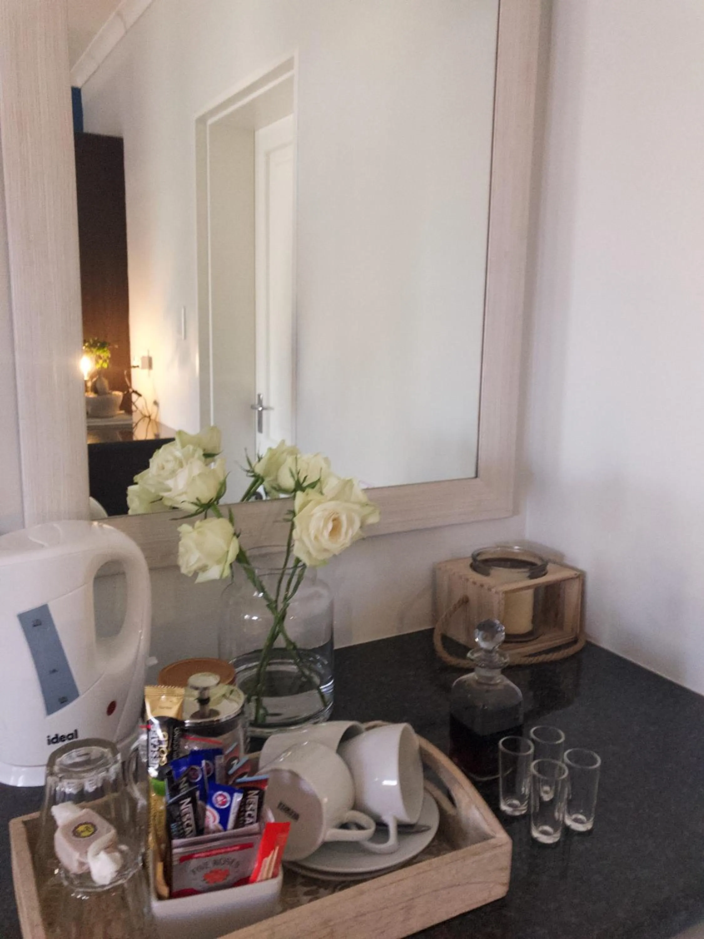 Coffee/tea facilities in The Hedge Guesthouse