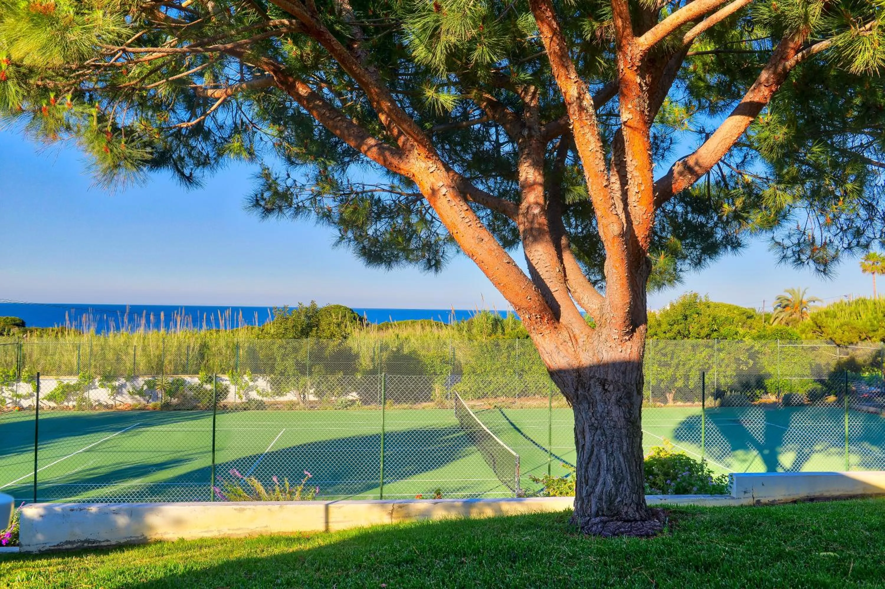 Tennis court in Moradias Villas Rufino