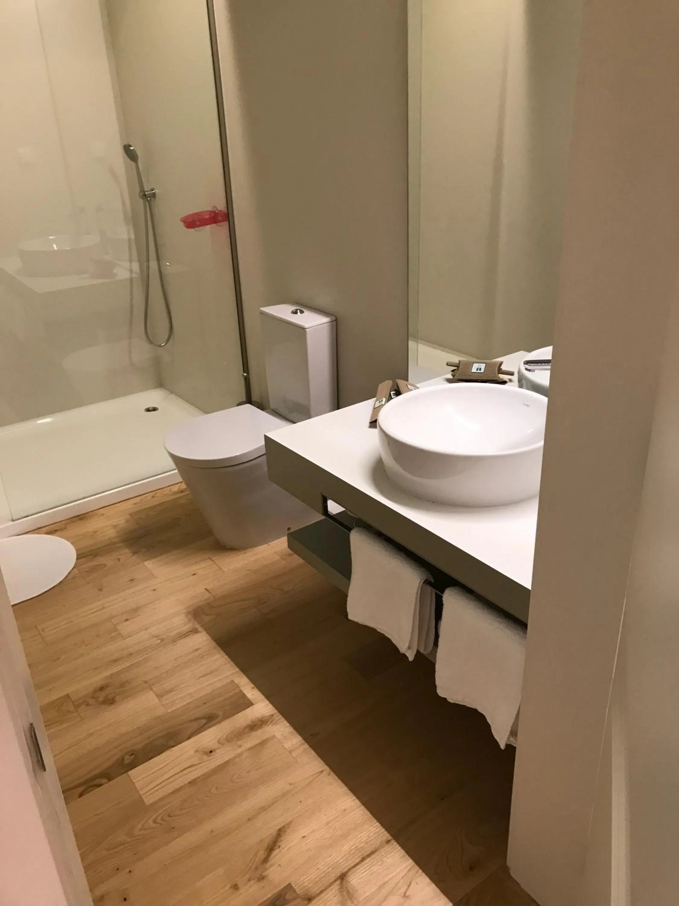 Toilet in Hotel Medieval® de Penedono