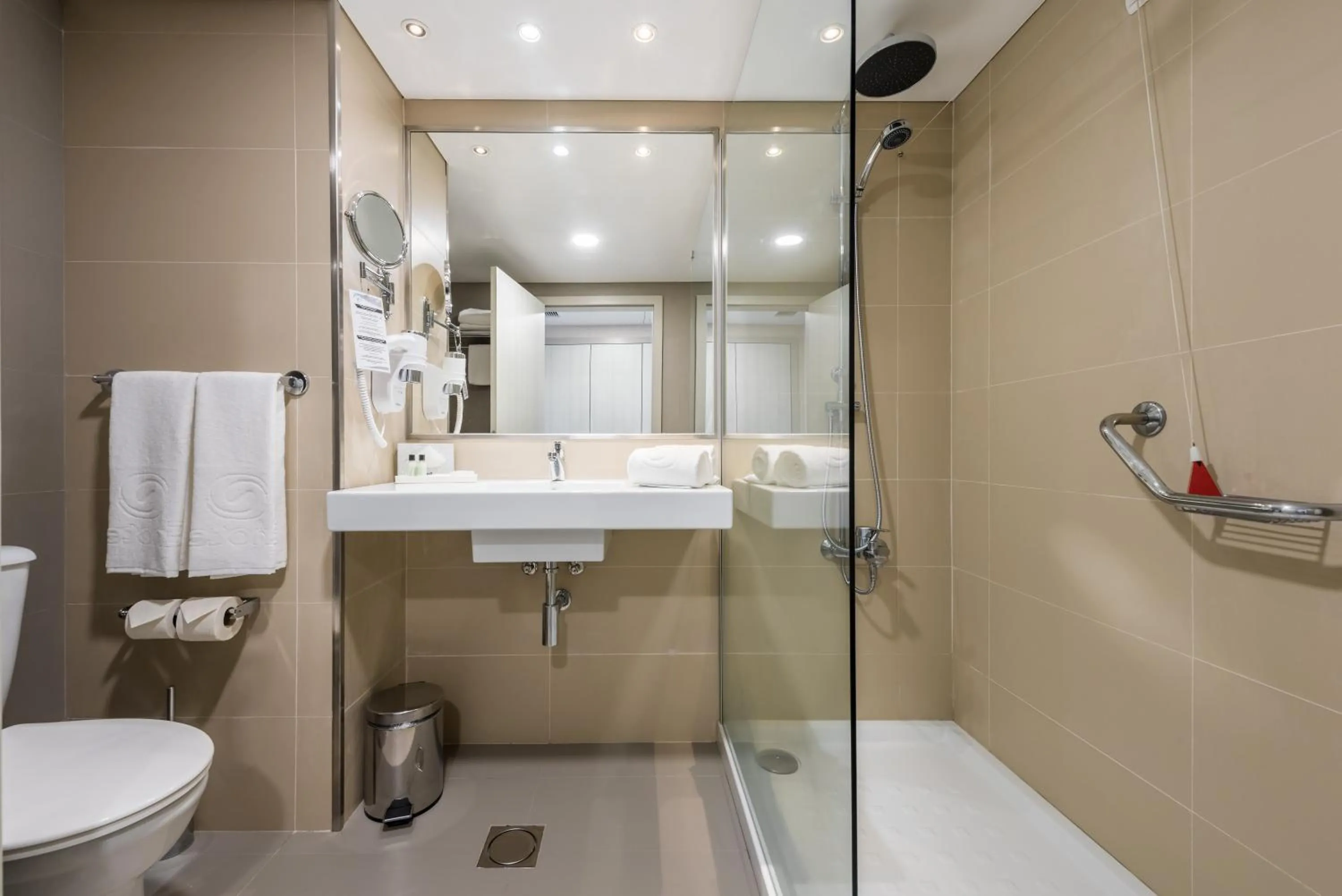 Shower in Enotel Sunset Bay