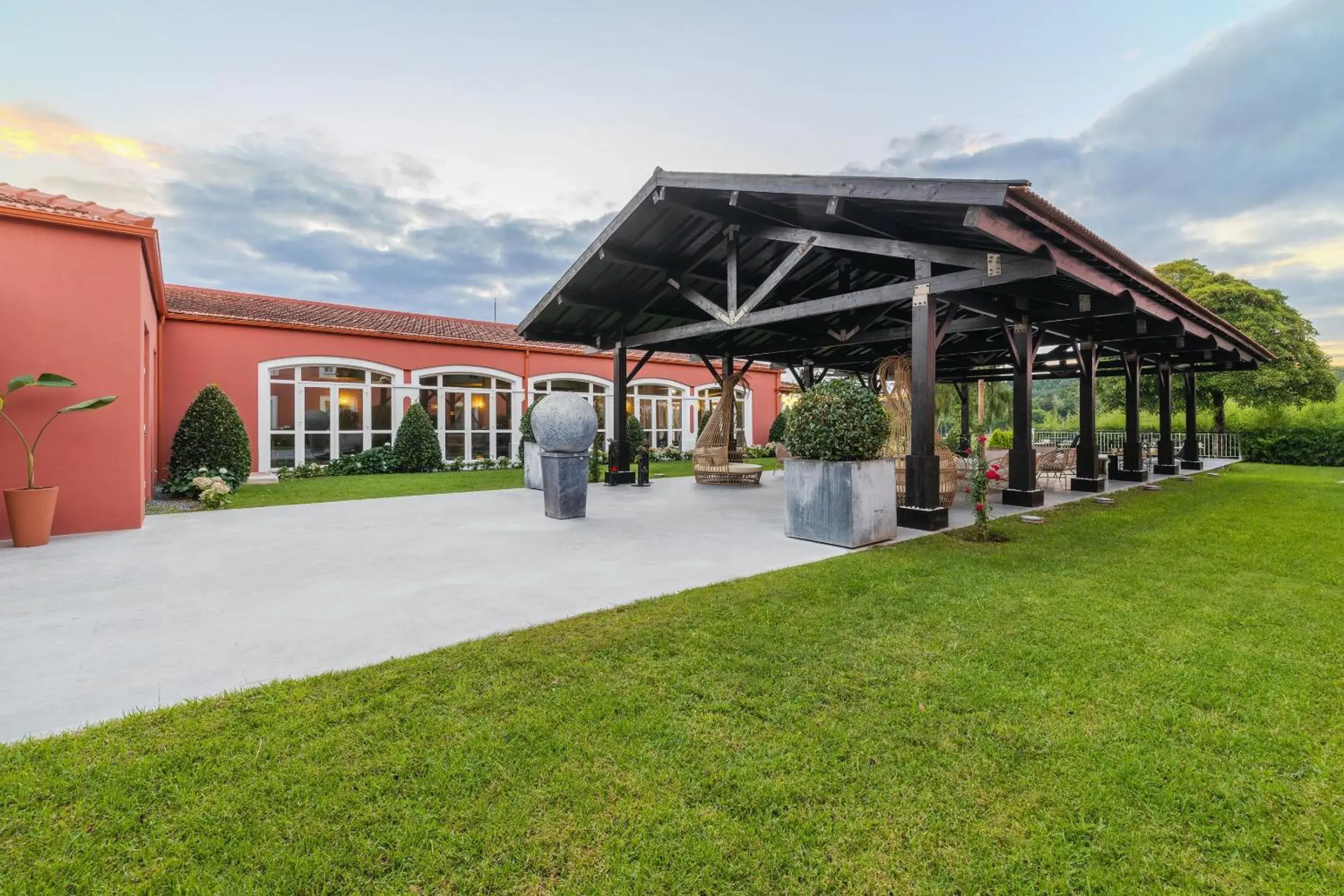 Property building in Enotel Santo da Serra Property building in Enotel Santo da Serra