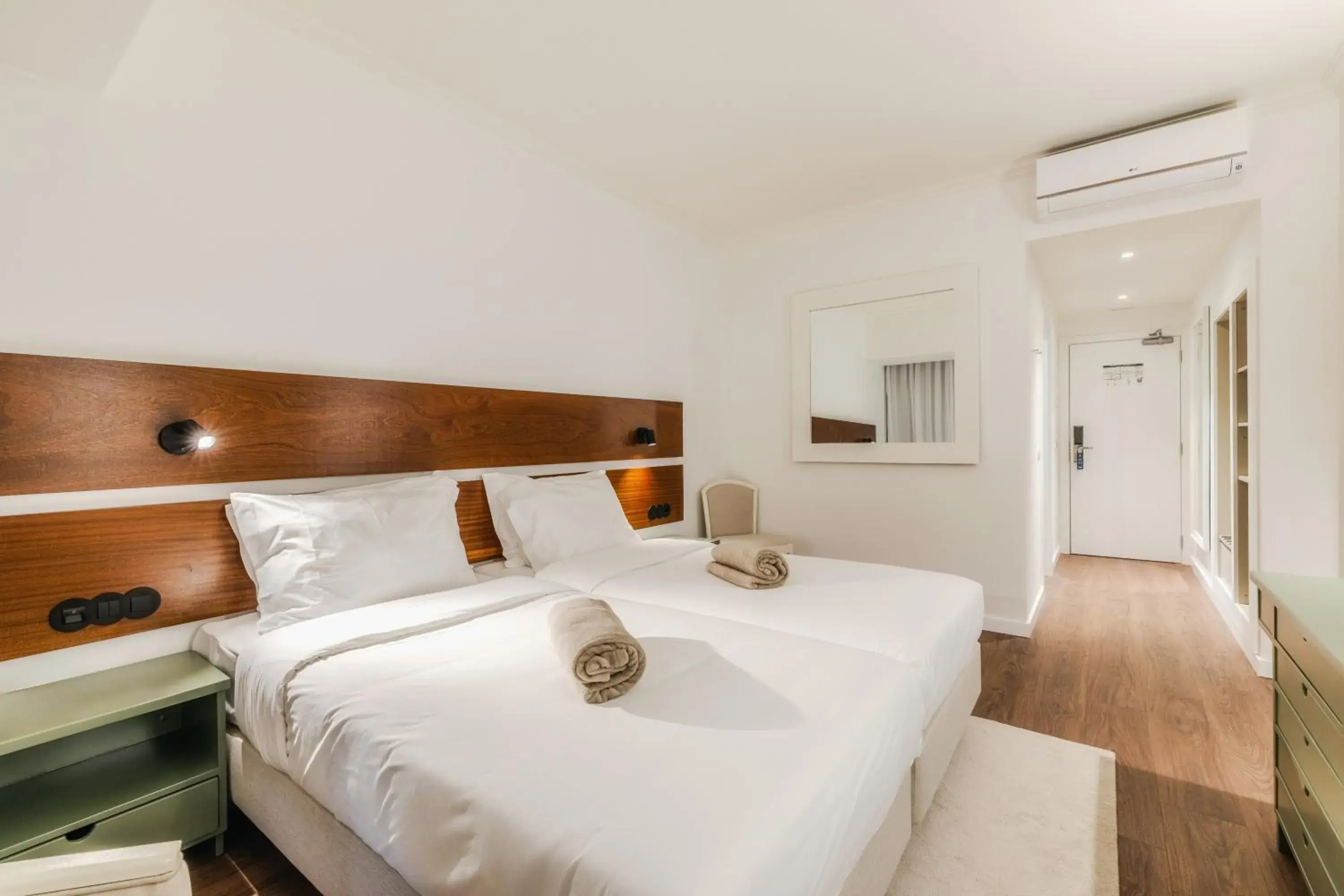 Bedroom, Bed in Enotel Santo da Serra Bedroom, Bed in Enotel Santo da Serra