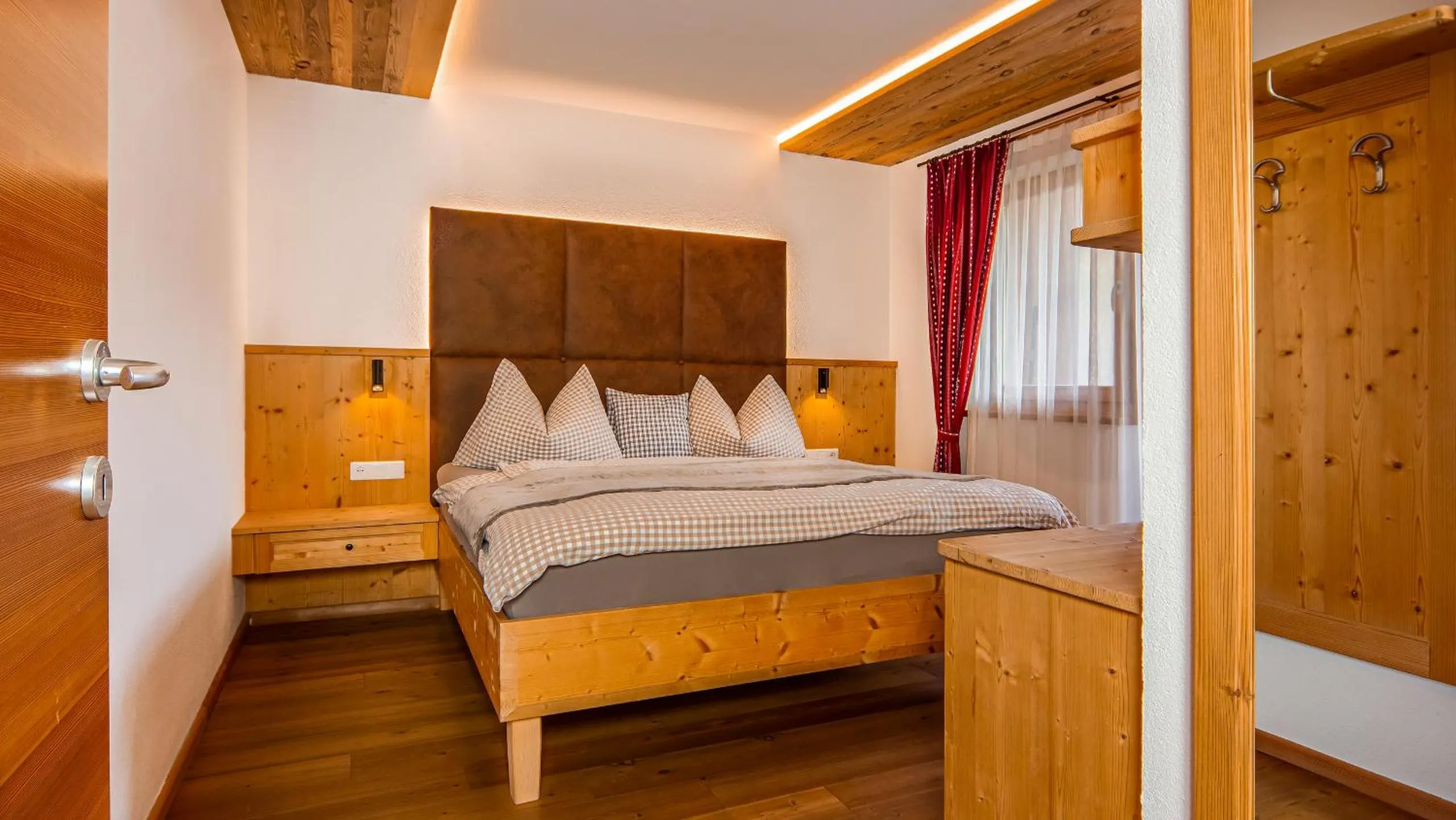 Photo of the whole room, Bed in Roderhof