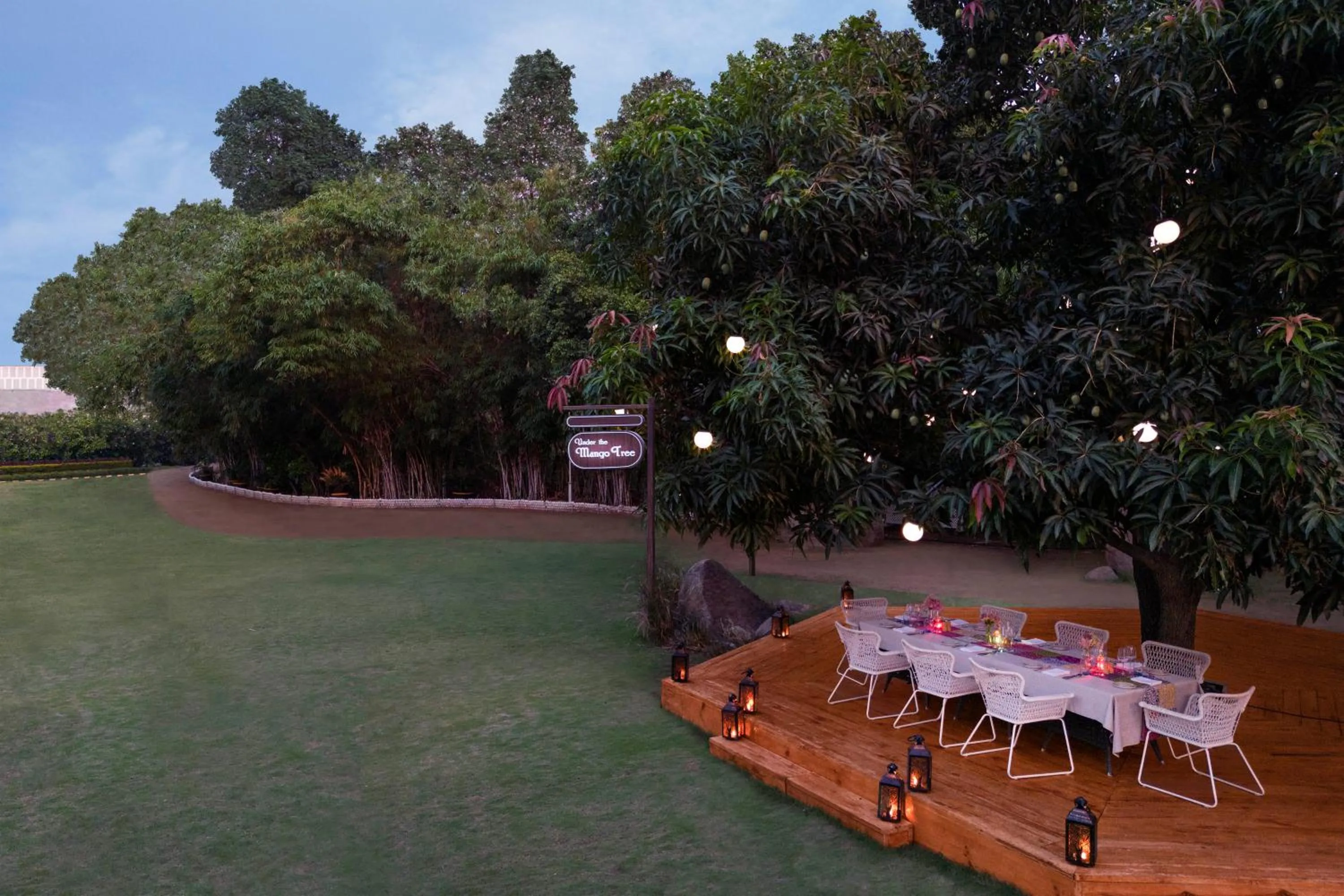 Restaurant/places to eat in Novotel Hyderabad Convention Centre