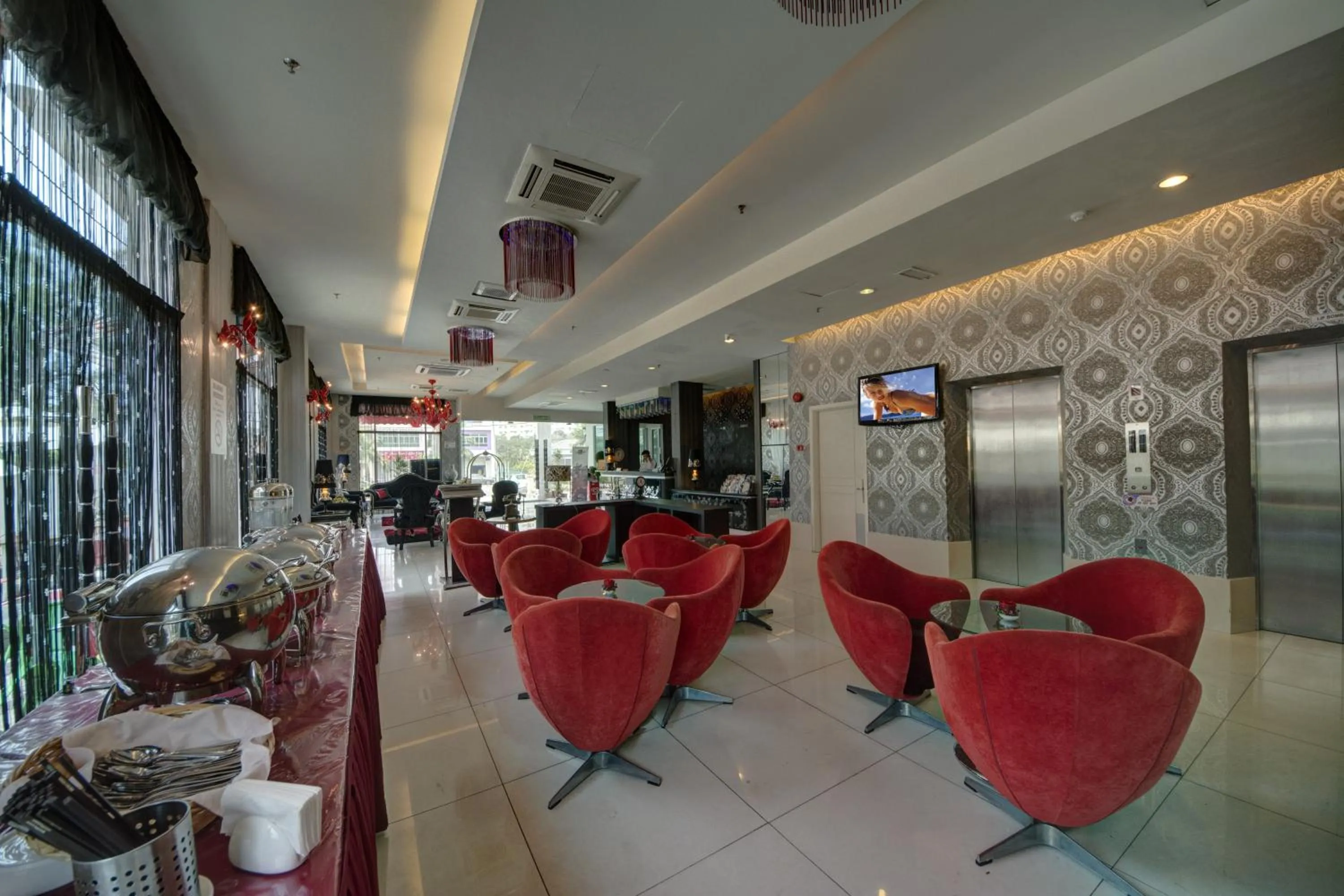 Food in Arenaa Deluxe Hotel