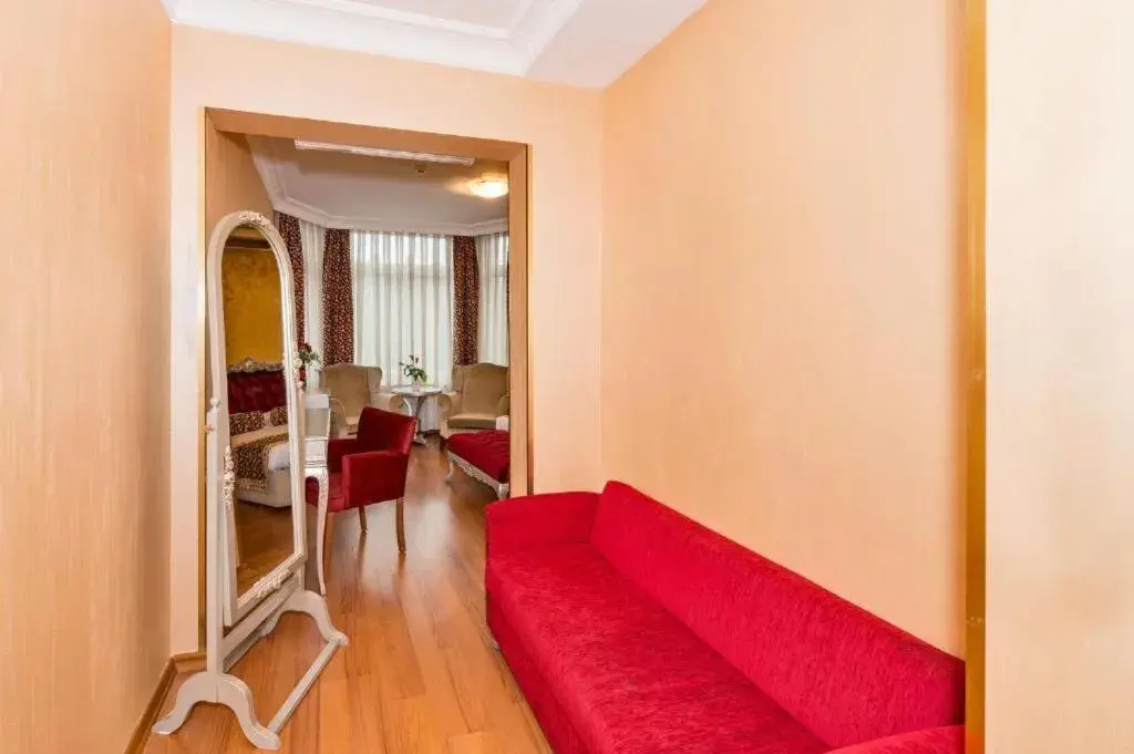 Living room in Hotel Santa Hill Living room in Hotel Santa Hill