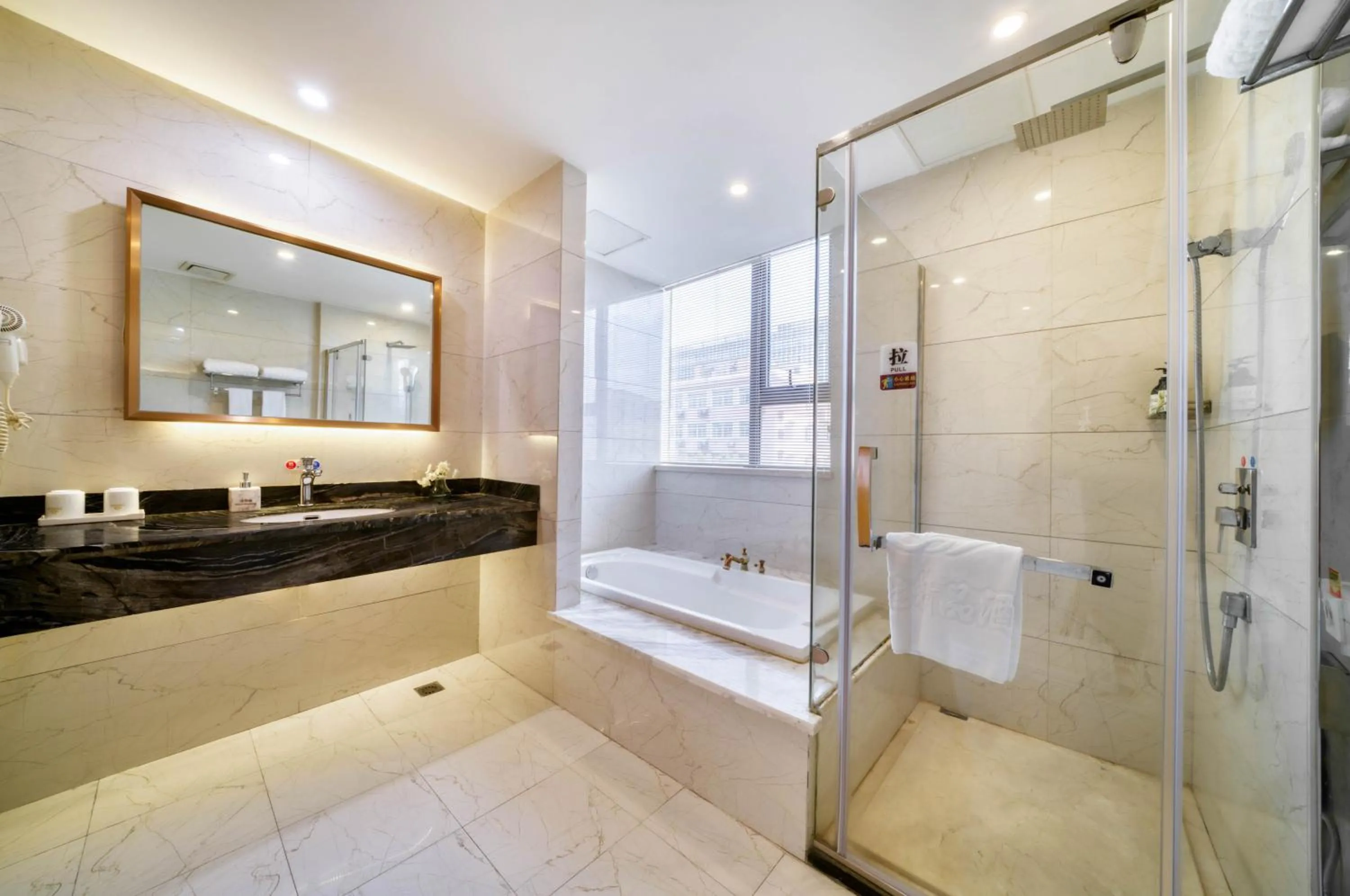 Hendra Hotel - Wenzhou Longwan International Airport Yongzhong Metro Station Branch