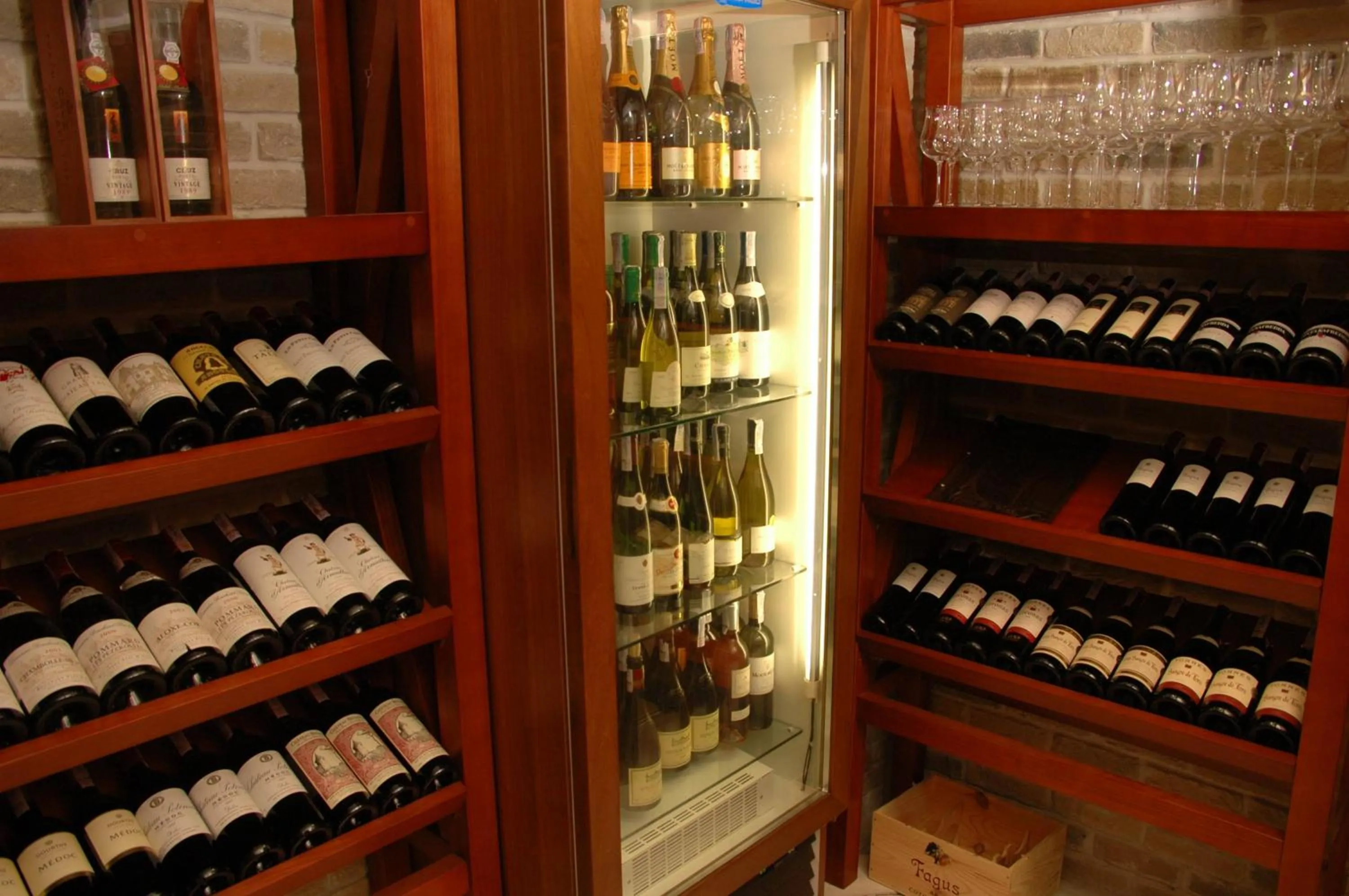 Restaurant/places to eat in Aurora Premier Hotel