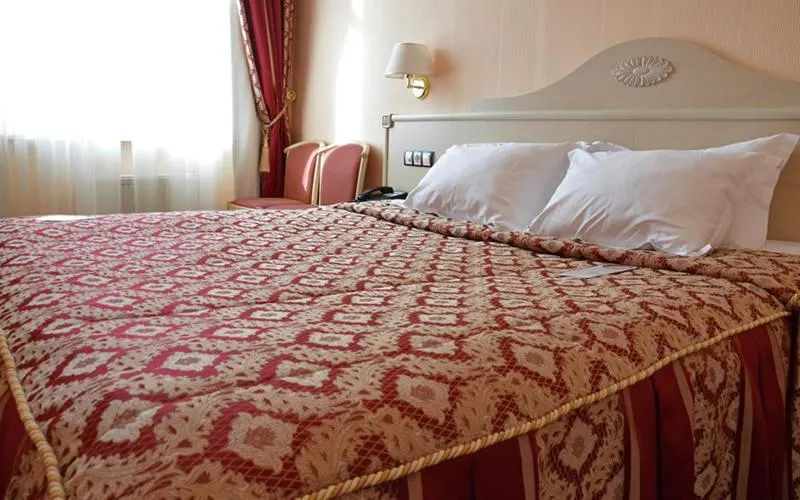 Bed in Aurora Premier Hotel