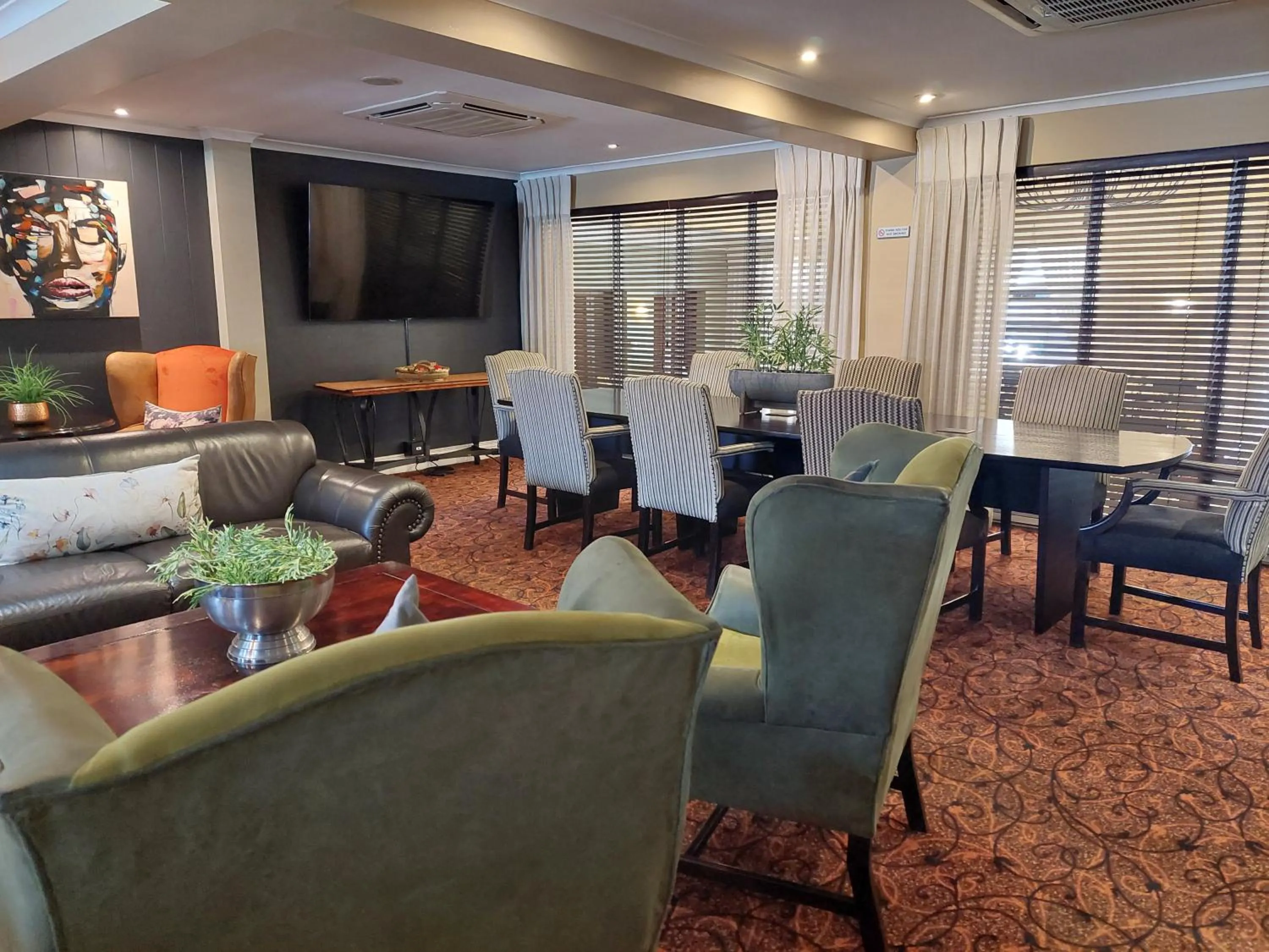 Lounge or bar in Protea Hotel by Marriott Nelspruit