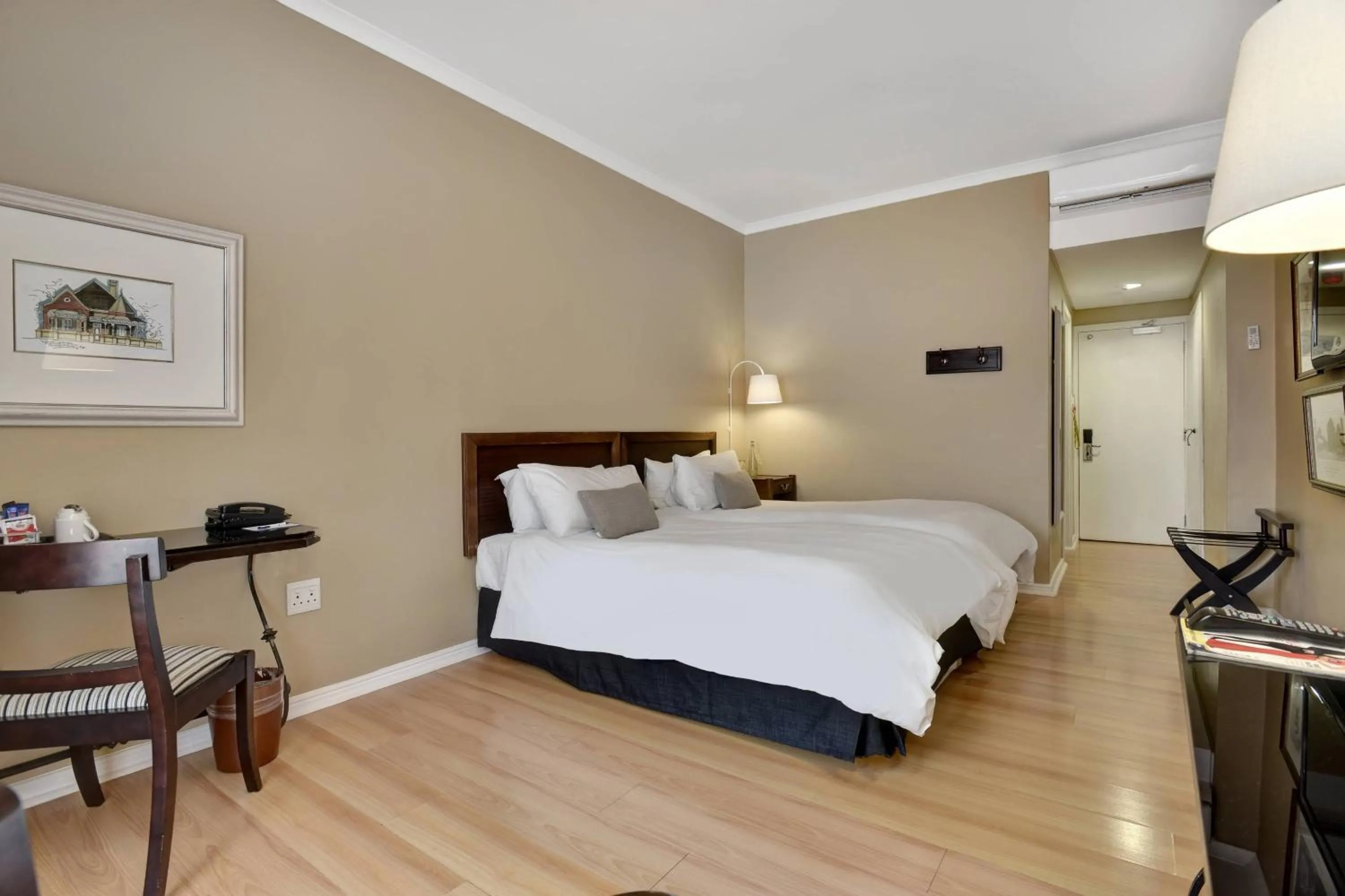 Photo of the whole room, Bed in Protea Hotel by Marriott Nelspruit