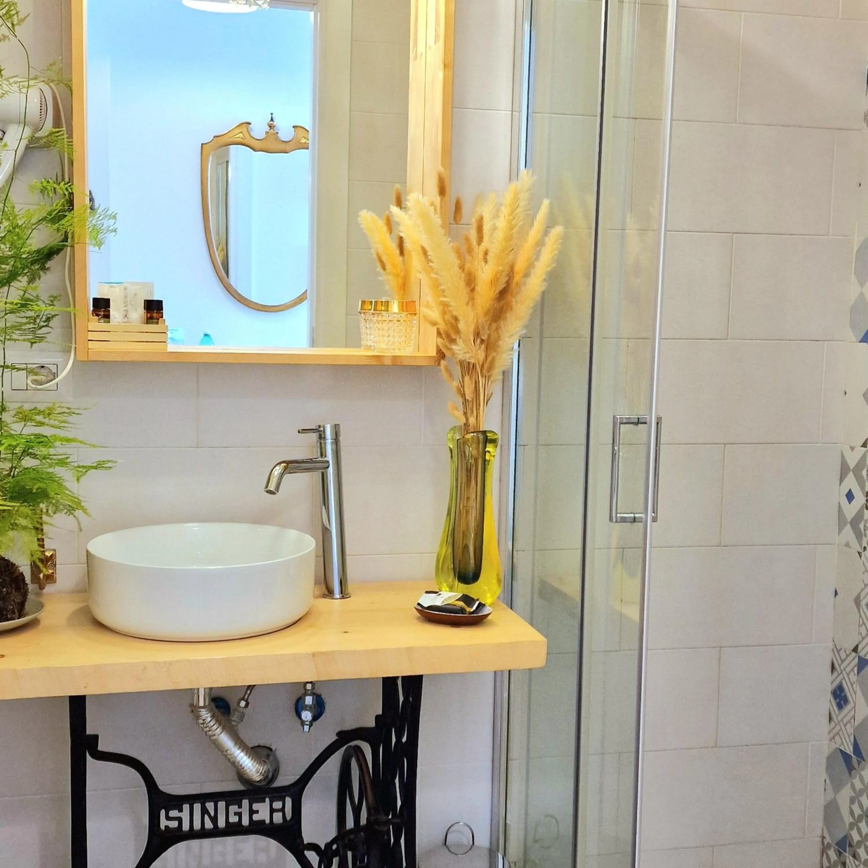 Photo of the whole room in Napoli Tree - Lungomare