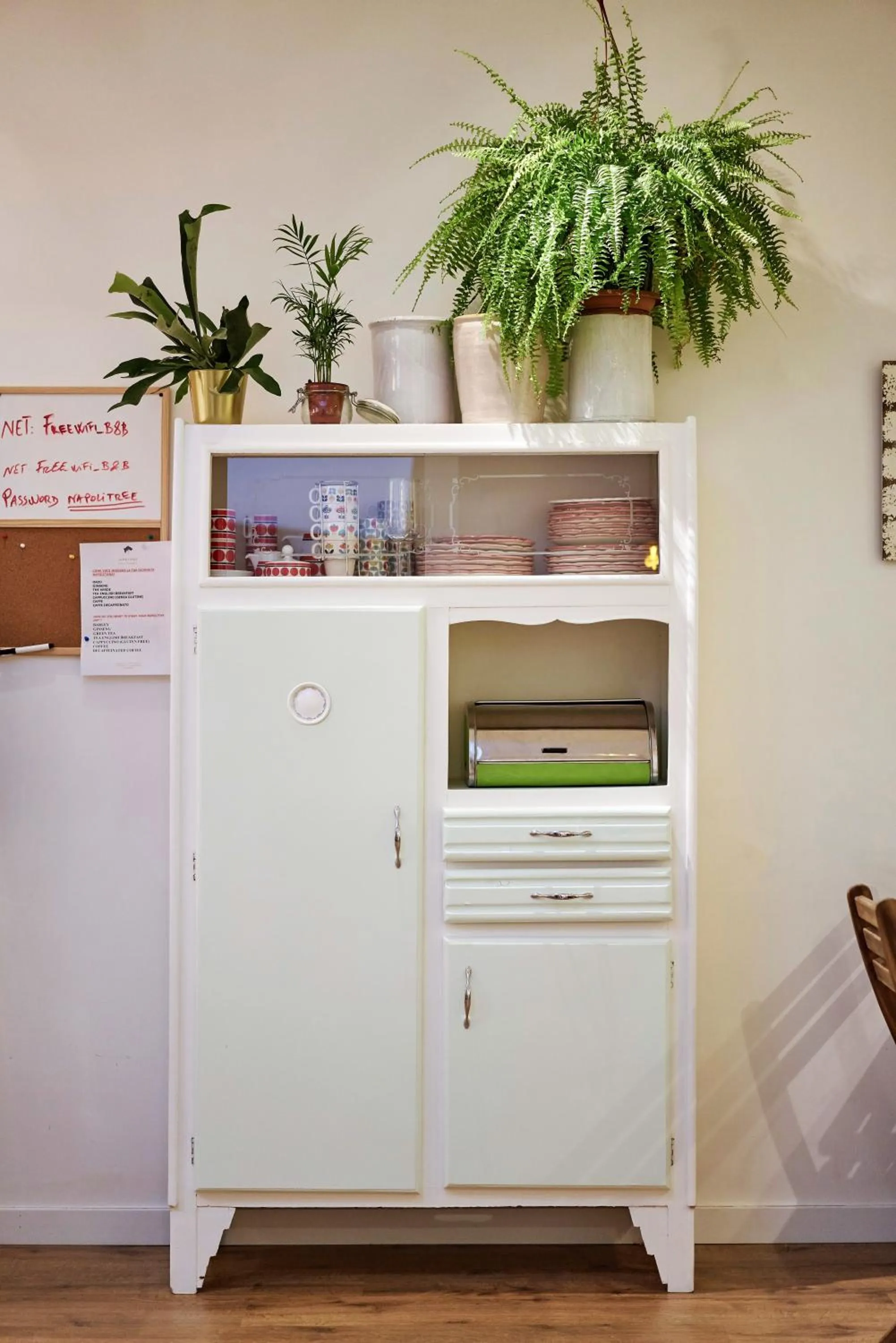 Decorative detail in Napoli Tree - Lungomare