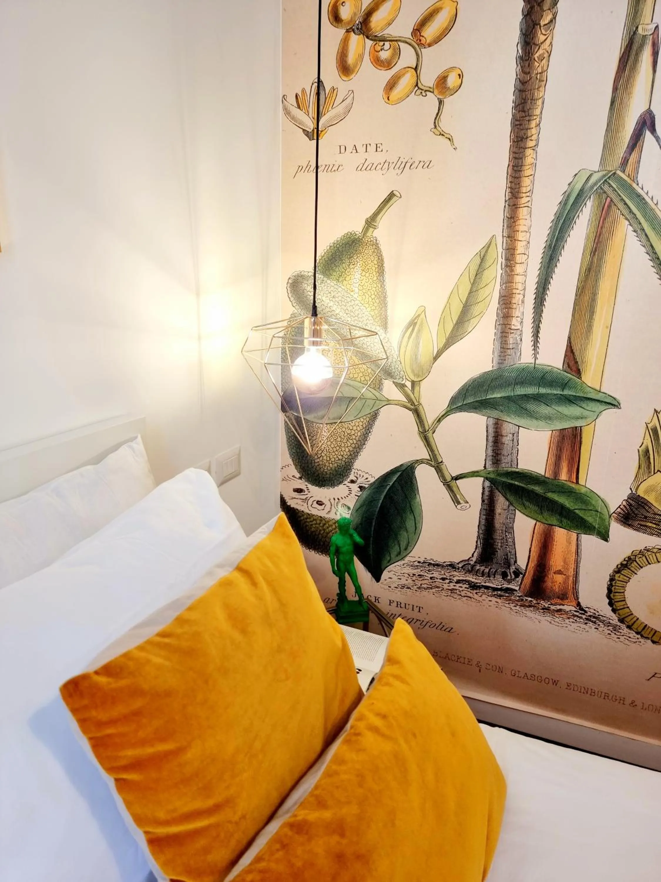 Photo of the whole room, Bed in Napoli Tree - Lungomare