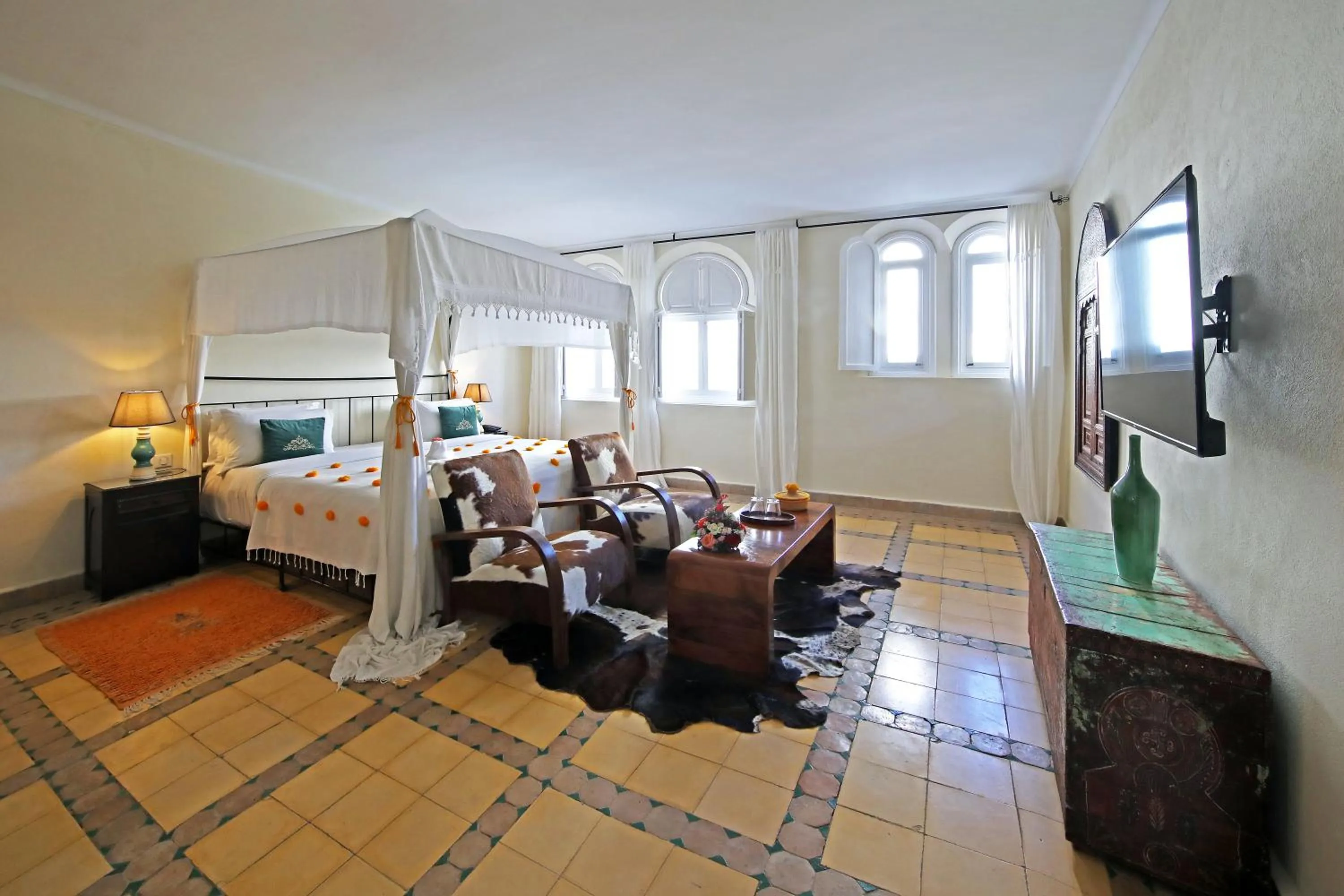 Photo of the whole room, Bed in Riad Dar L'Oussia & SPA