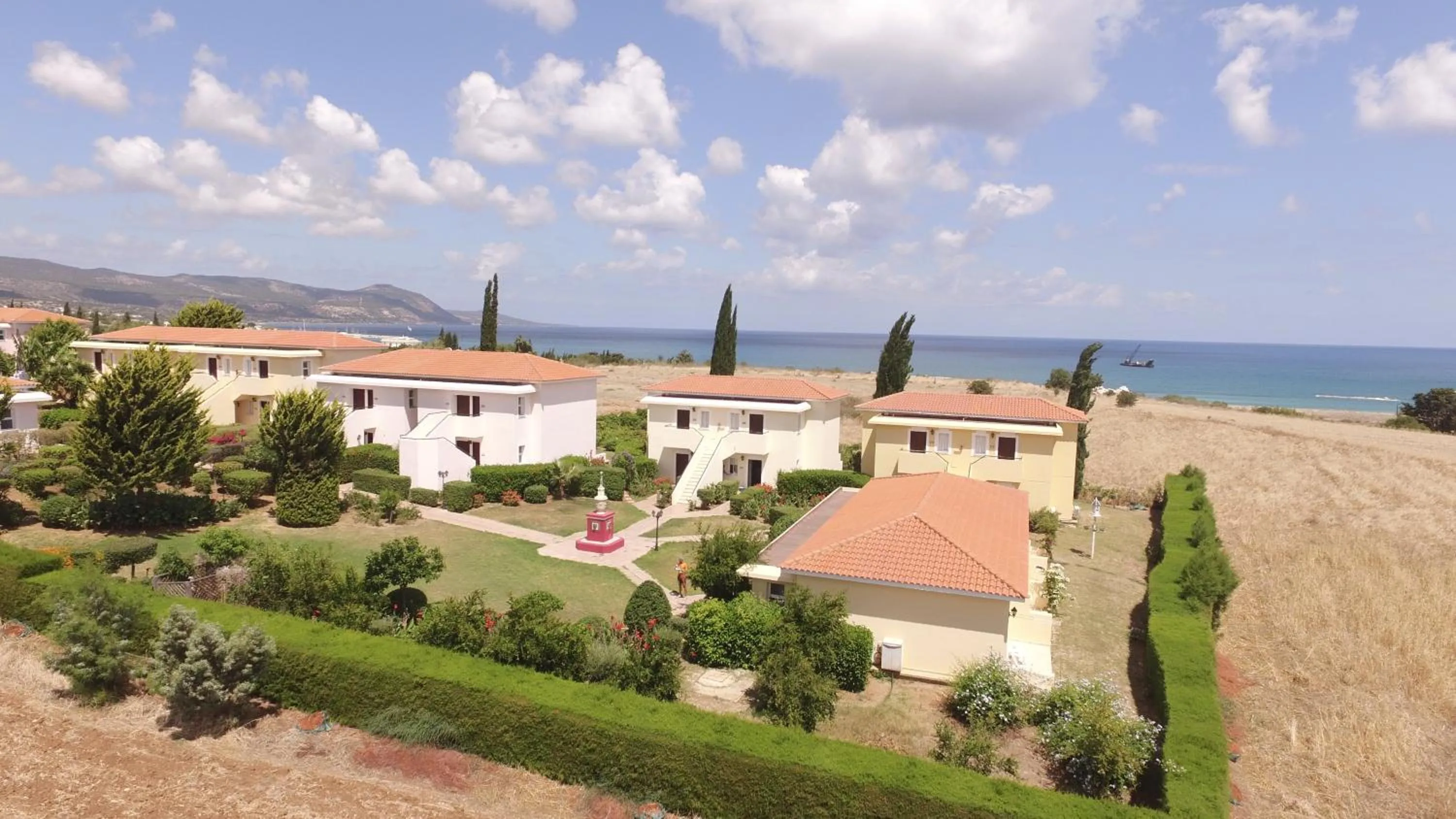 Area and facilities in Akamanthea Holiday Village