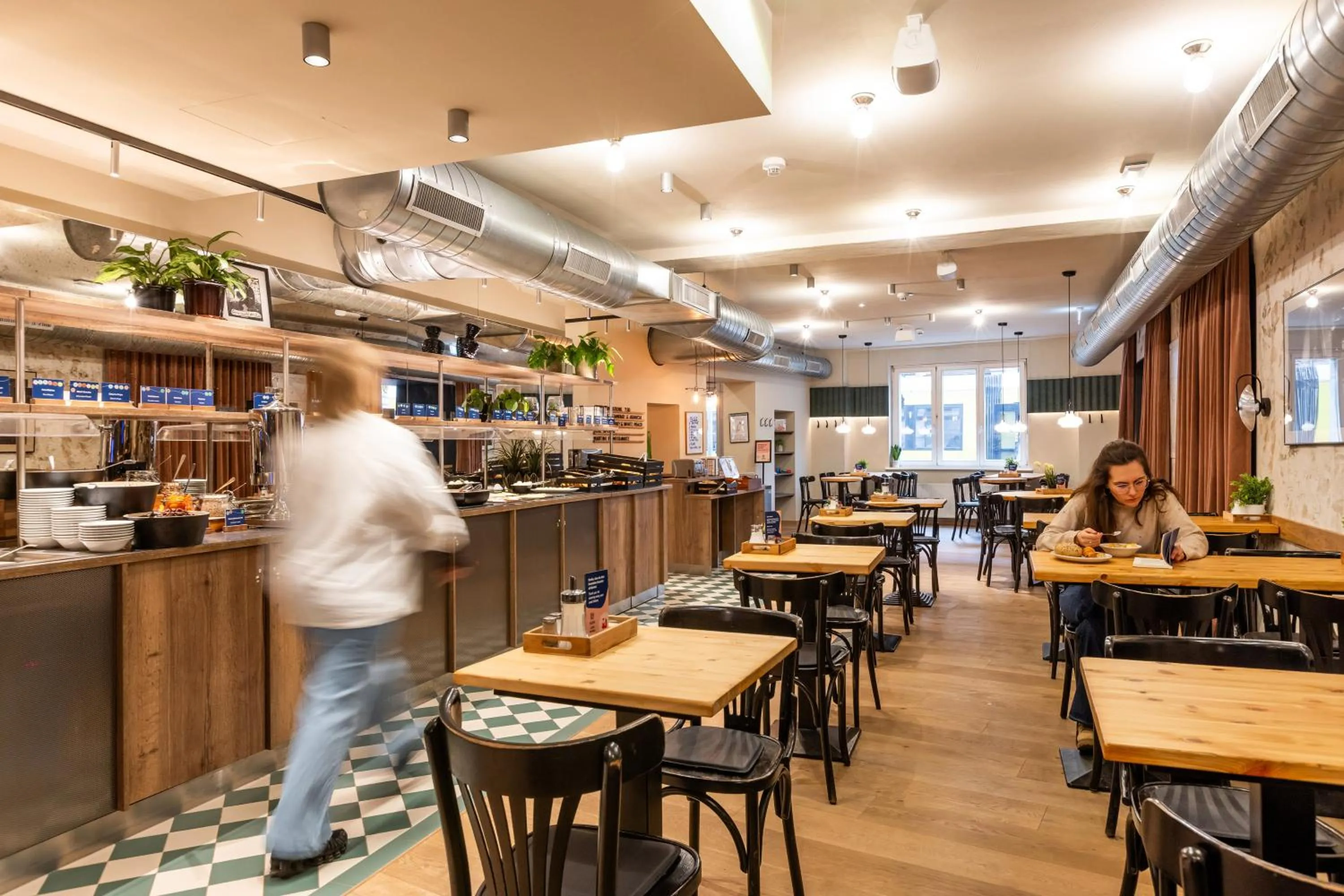 Breakfast in MEININGER Hotel Berlin Mitte