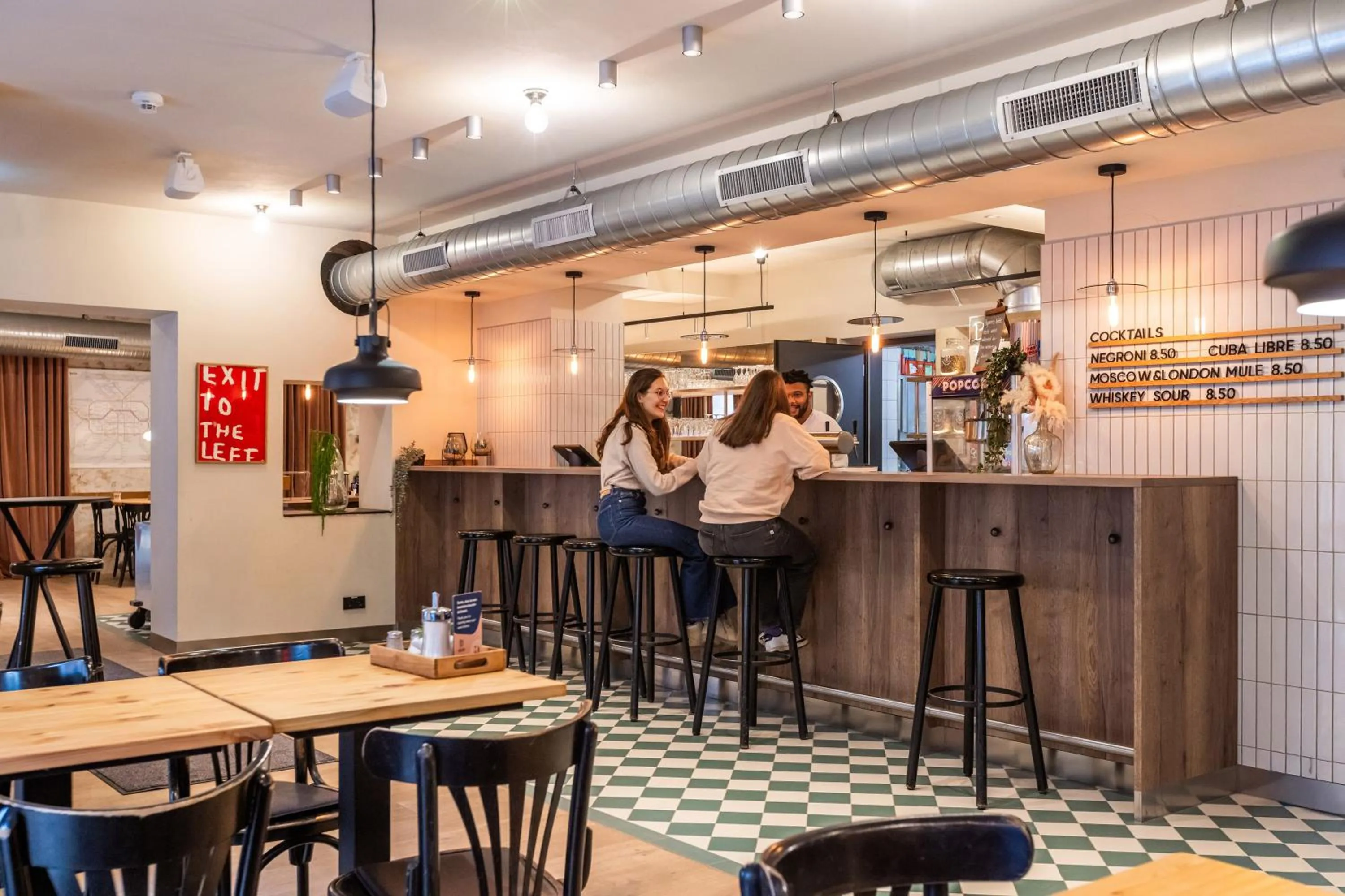 Lounge or bar in MEININGER Hotel Berlin Mitte