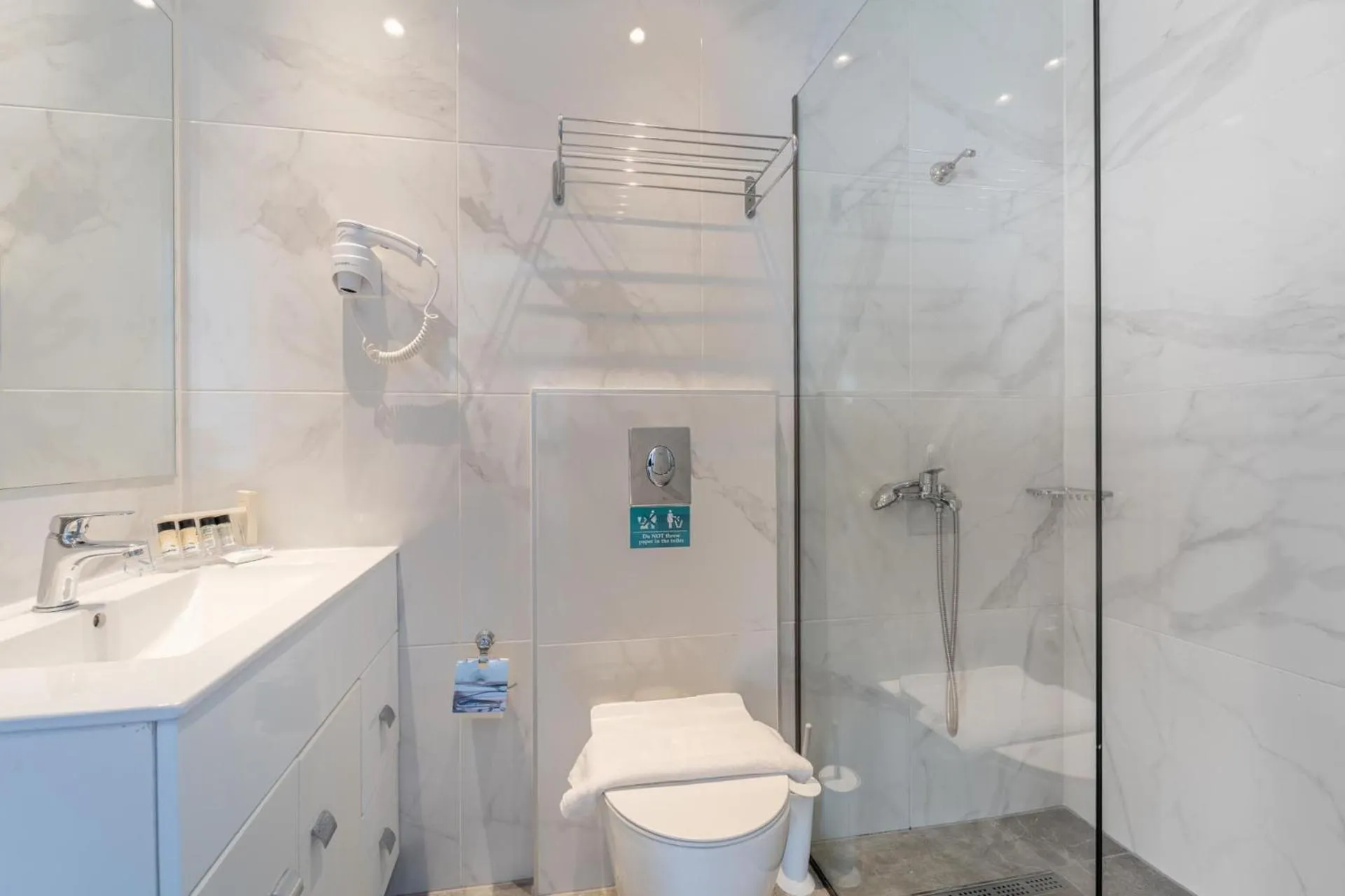 Shower in Arte Hotel